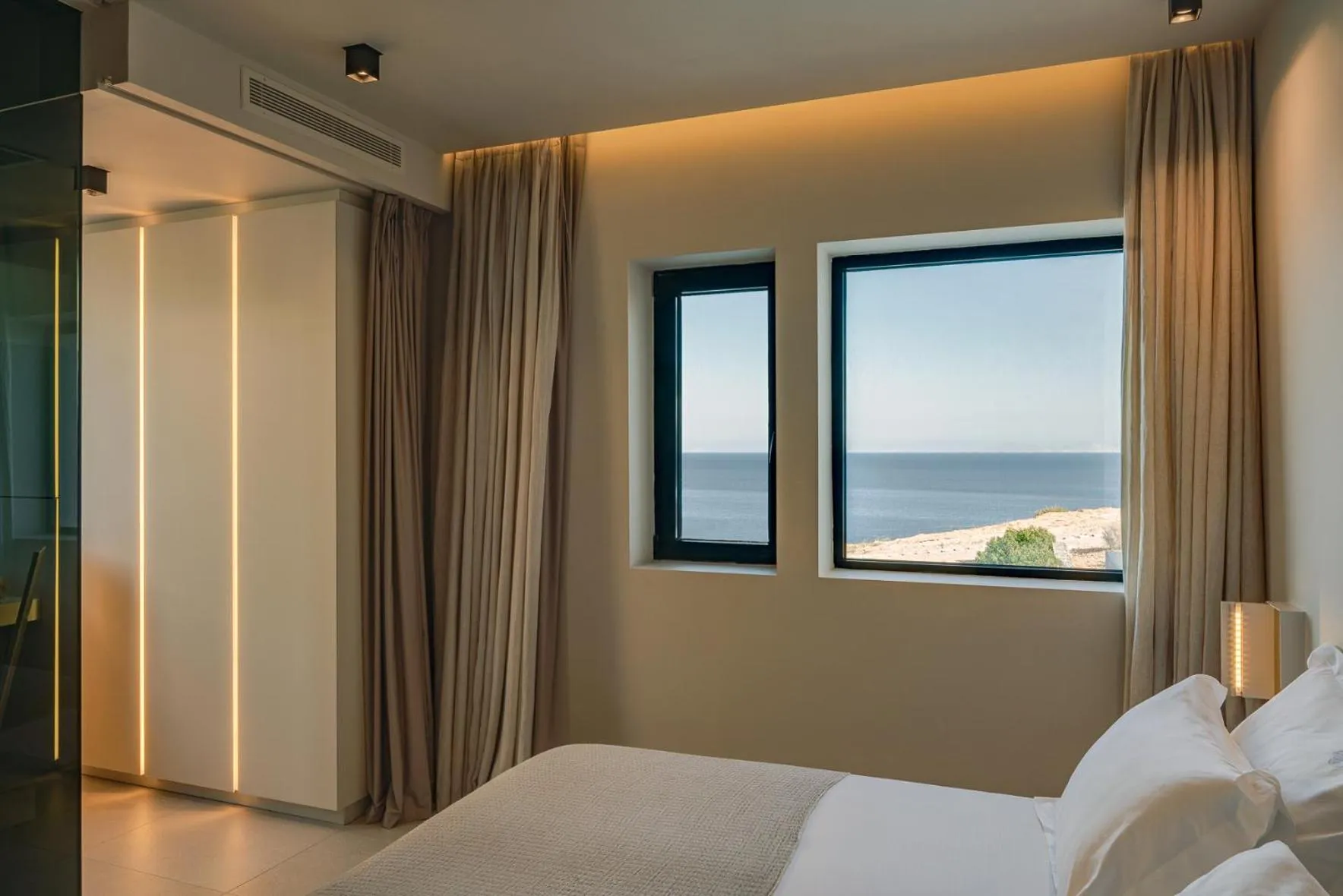 Bedroom, Bed in Milos Cove