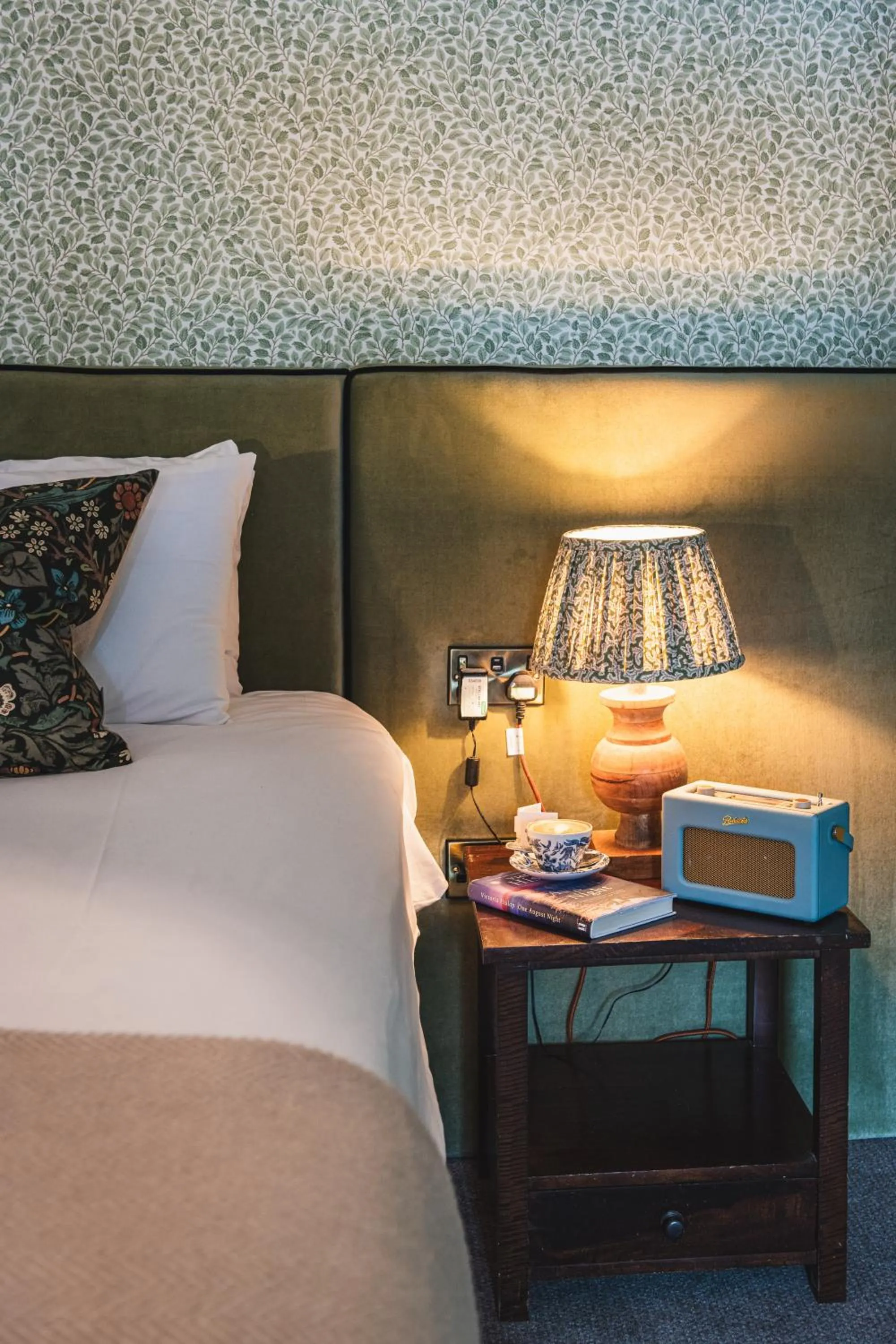 Bed in Bel and The Dragon-Odiham