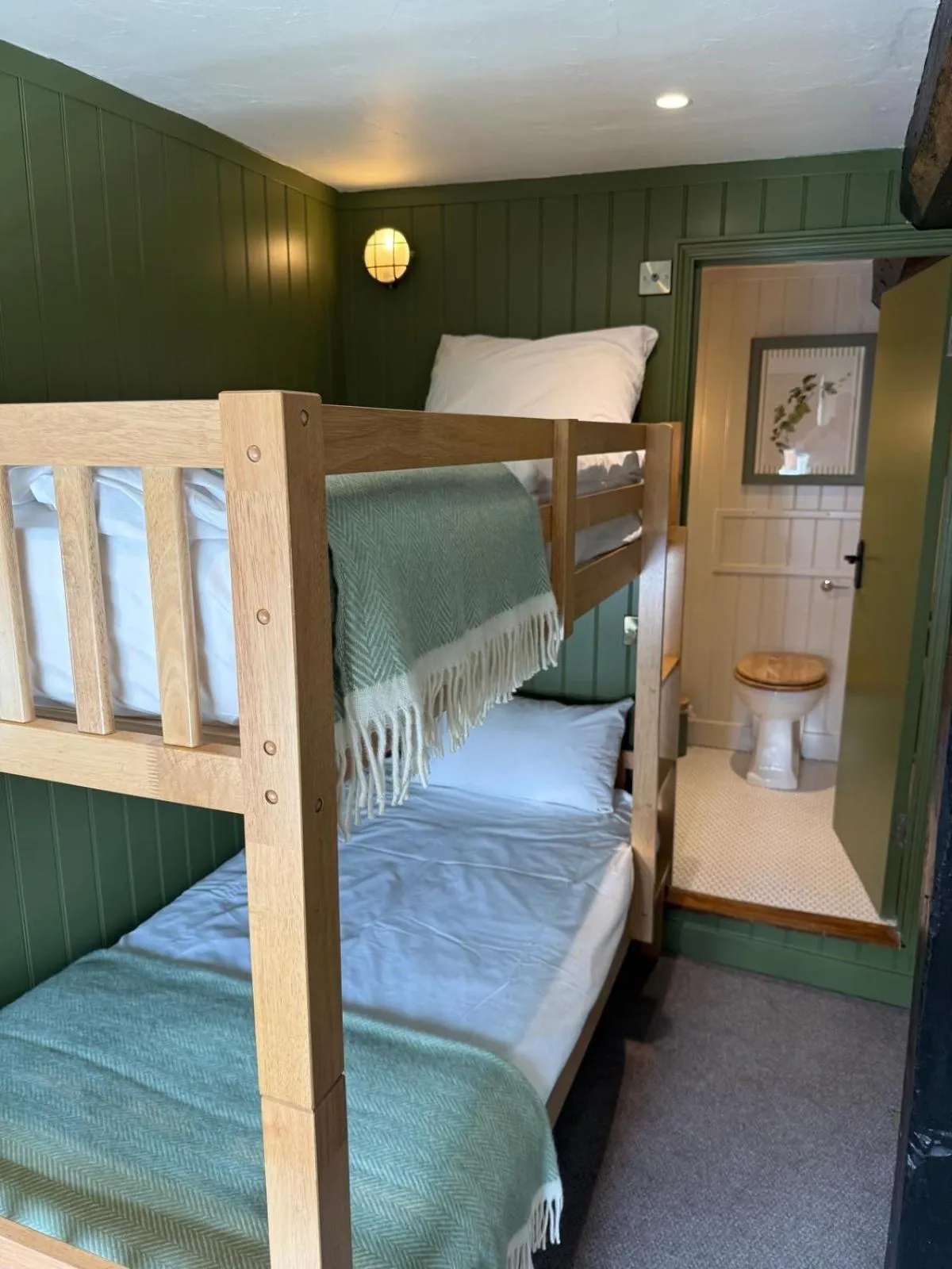 Bed in Bel and The Dragon-Odiham