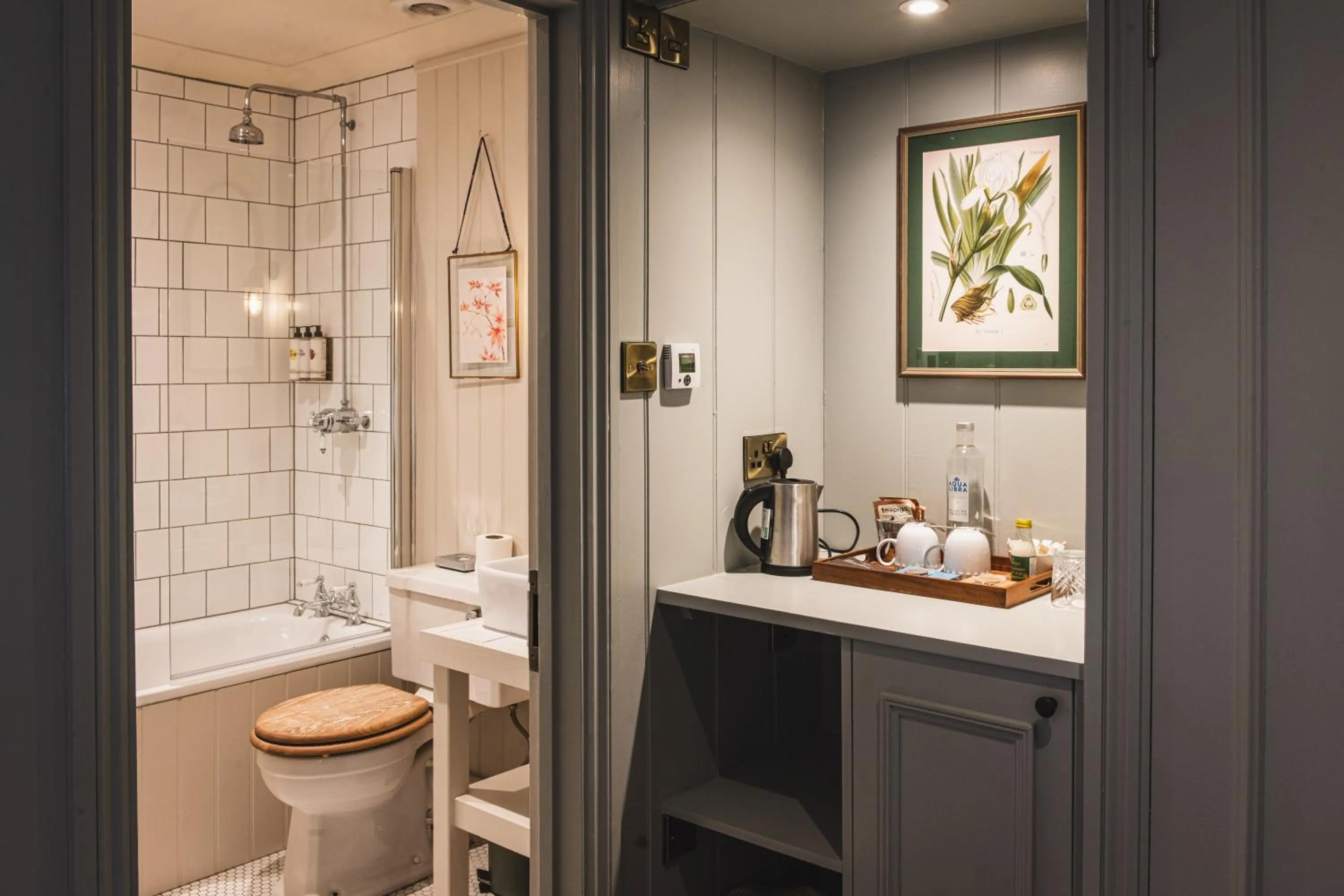 Shower in Bel and The Dragon-Odiham