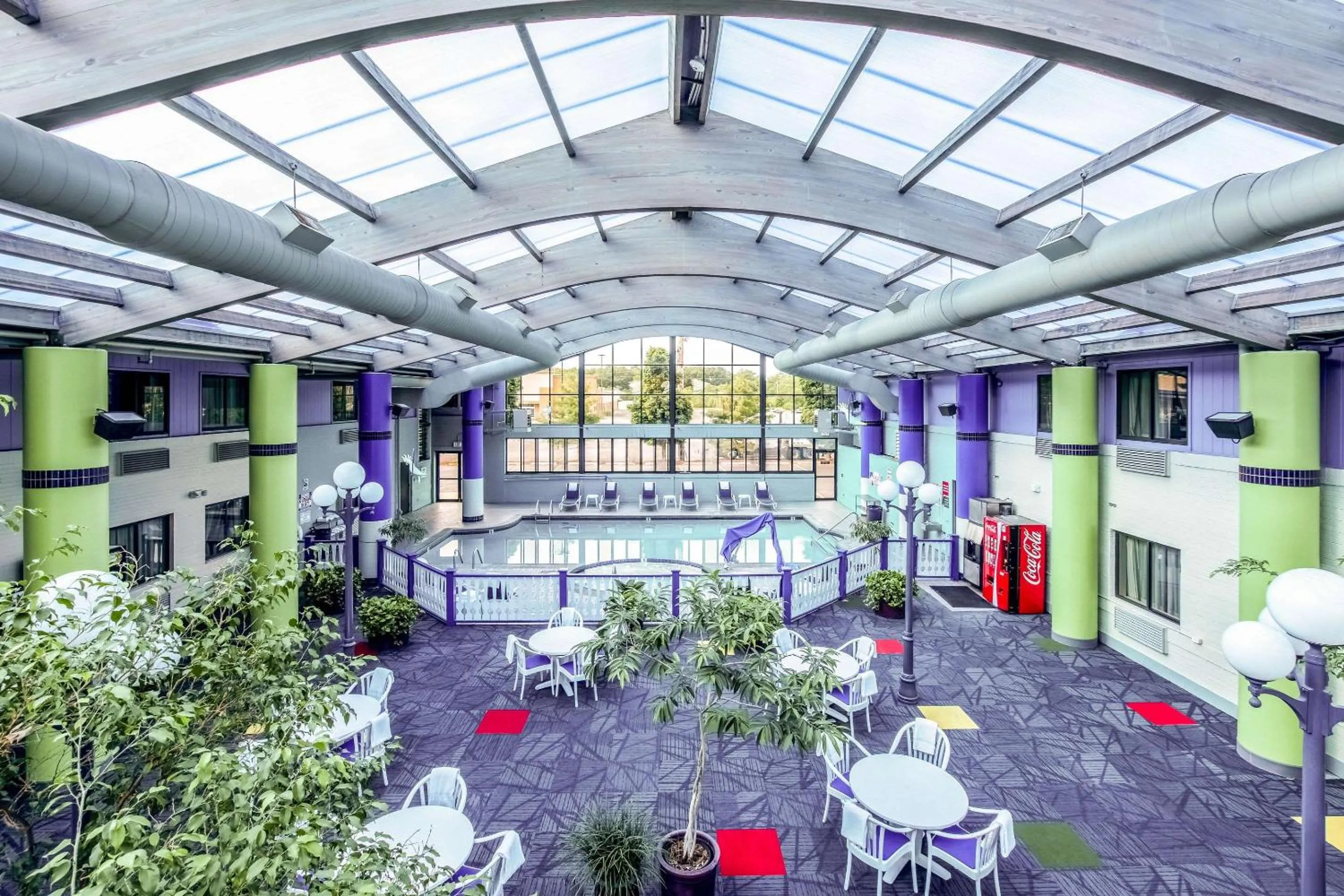 Swimming pool in Quality Inn & Suites