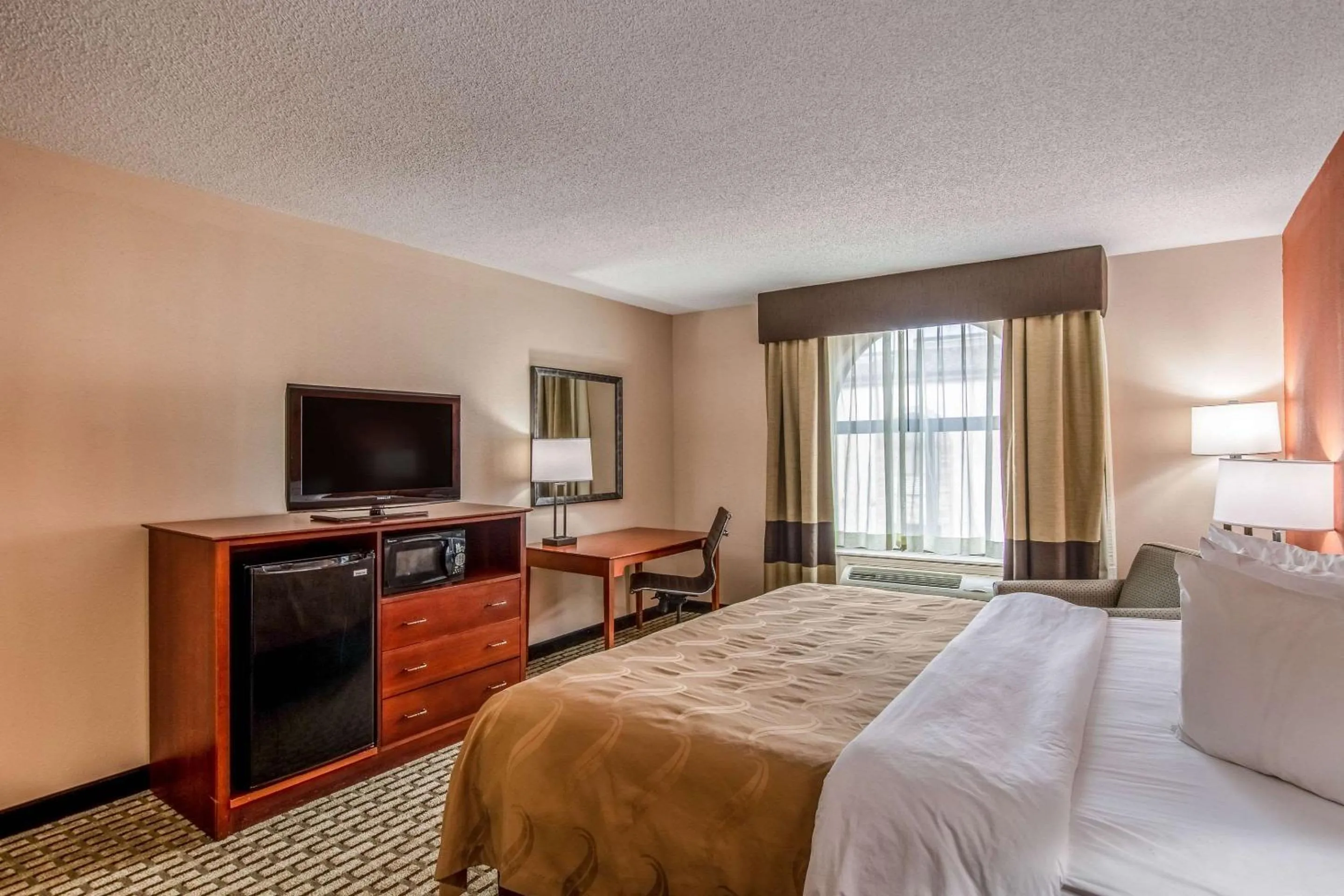 Photo of the whole room, Bed in Quality Inn & Suites