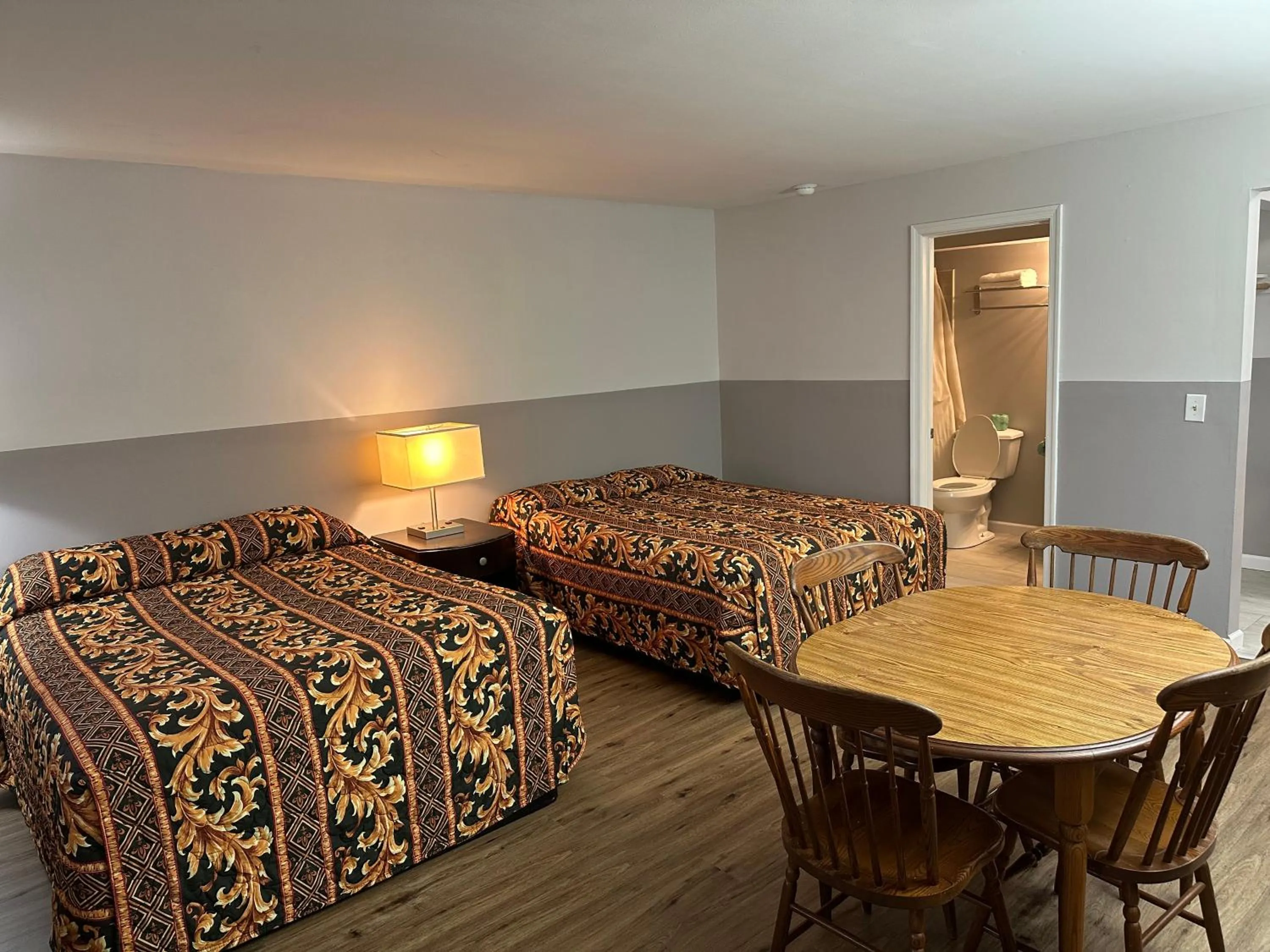 Photo of the whole room, Bed in Sea Palace Motel