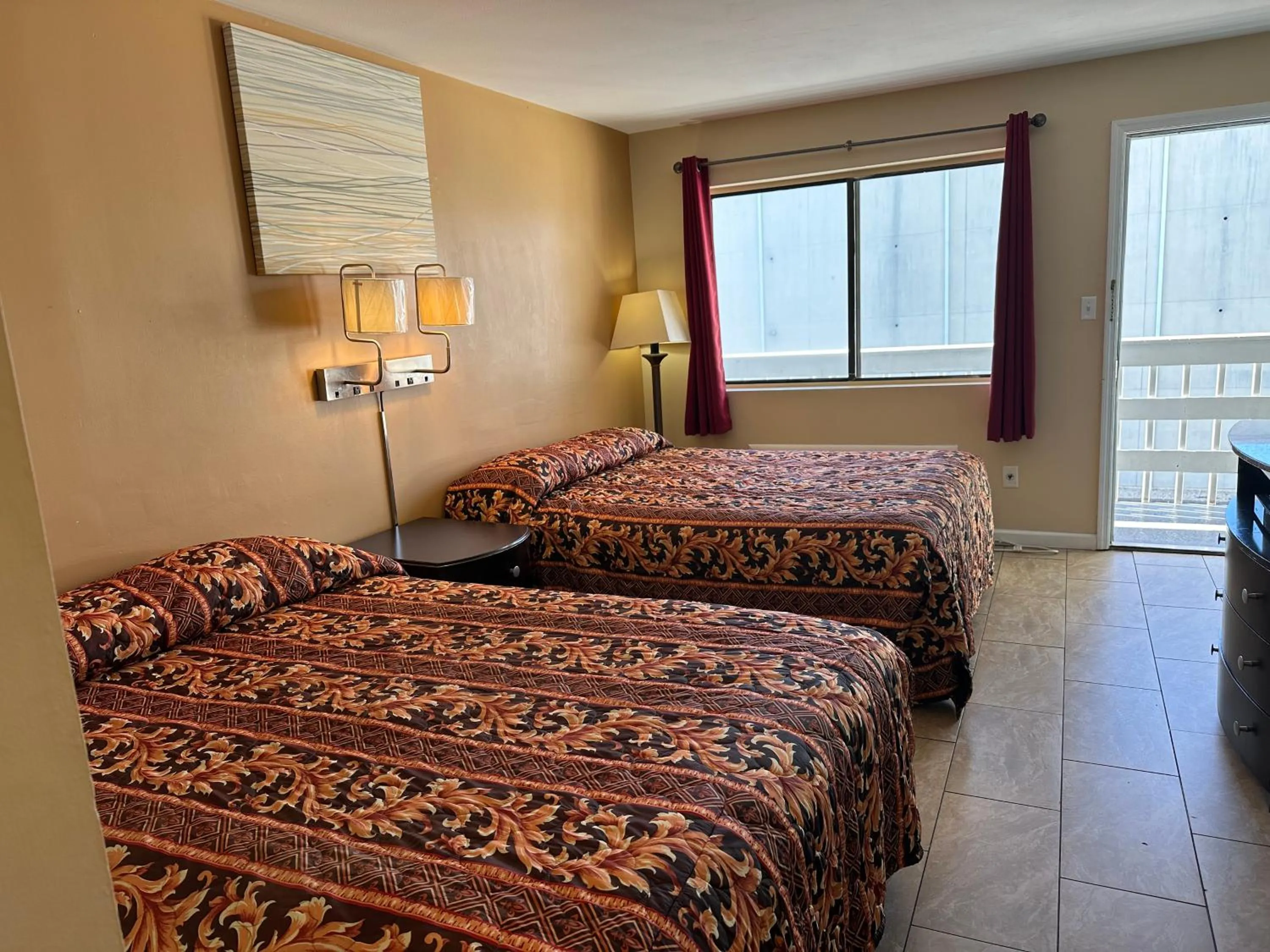 Bed in Sea Palace Motel