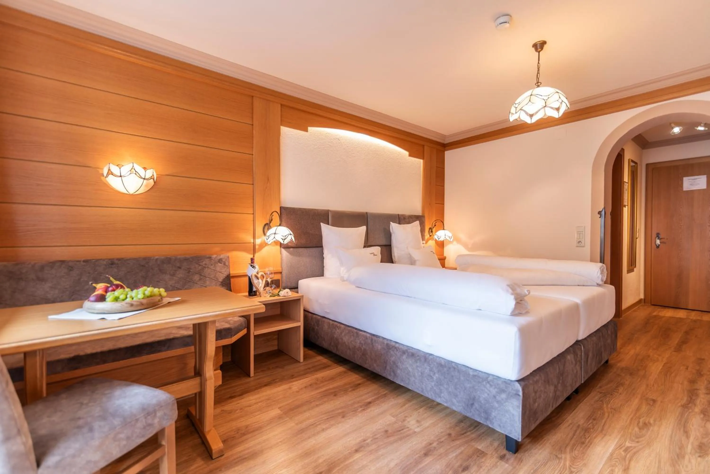 Photo of the whole room, Bed in Hotel Garni Apart TINA