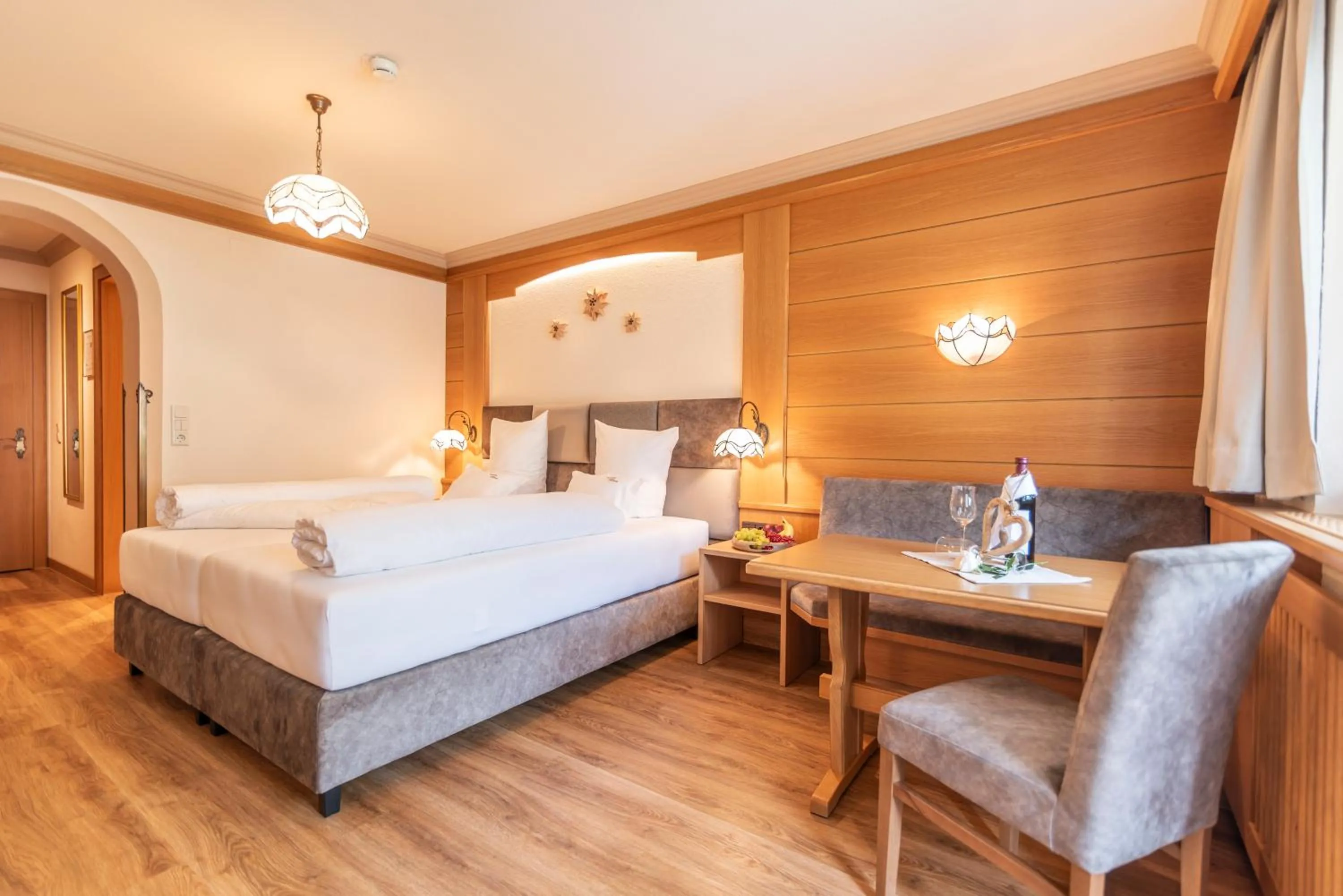 Photo of the whole room, Bed in Hotel Garni Apart TINA