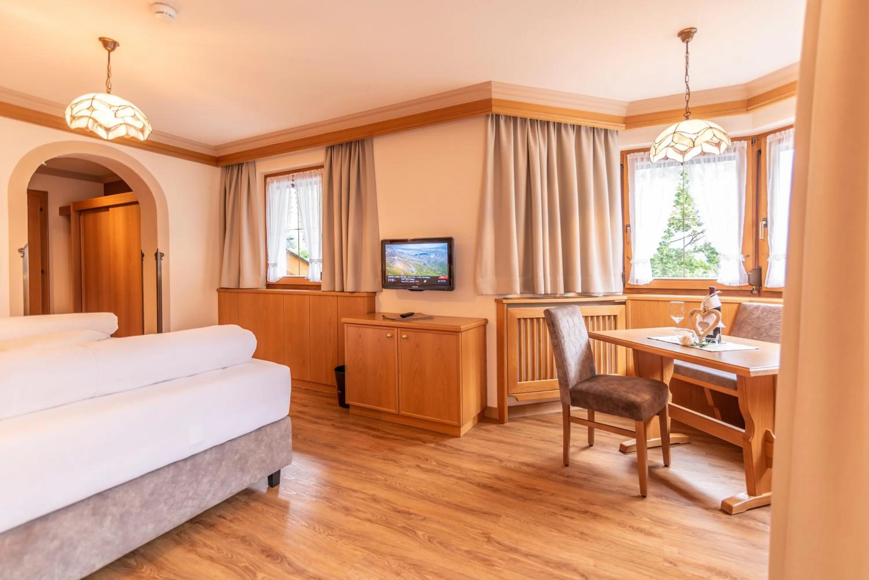 Photo of the whole room, Bed in Hotel Garni Apart TINA