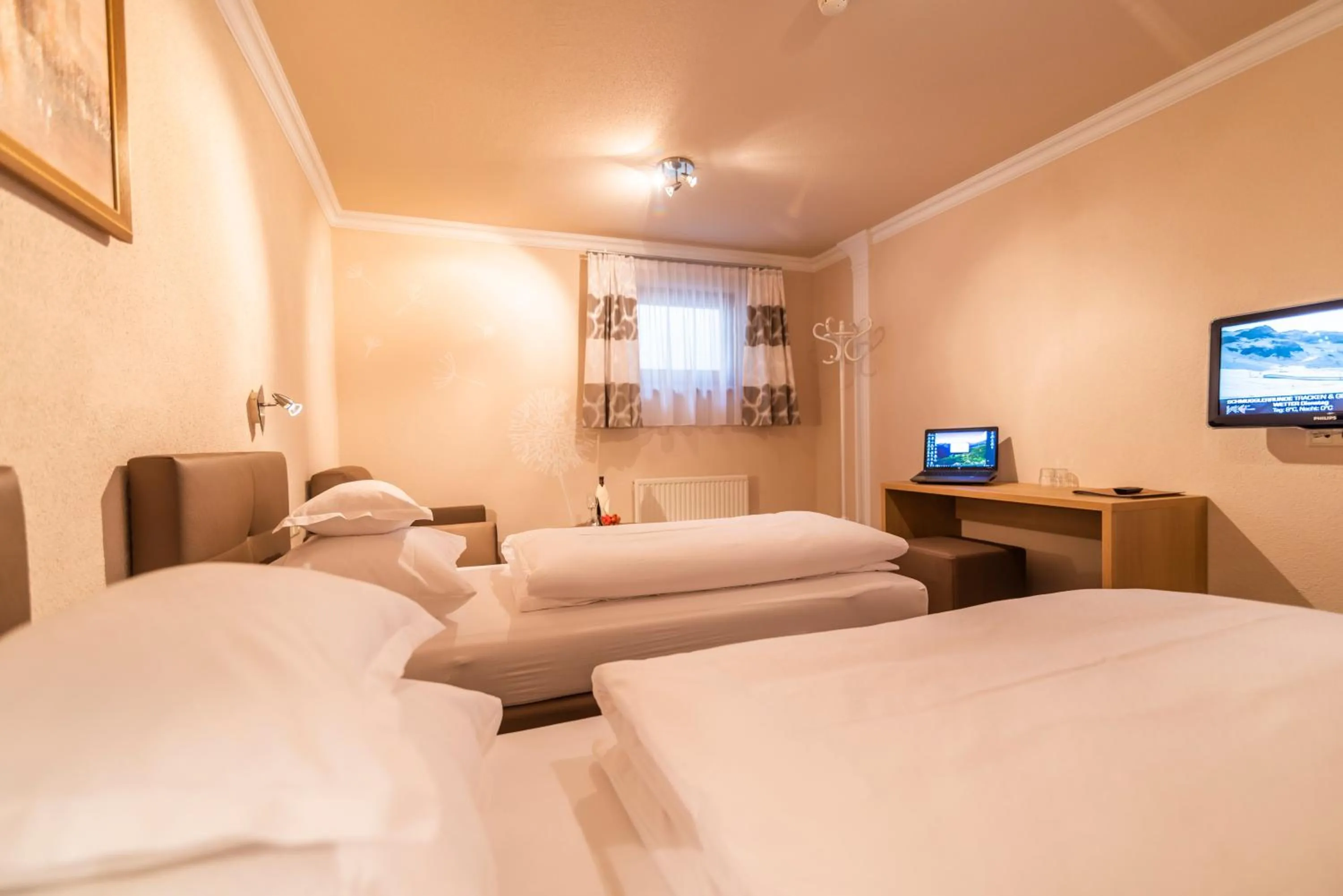 Photo of the whole room, Bed in Hotel Garni Apart TINA