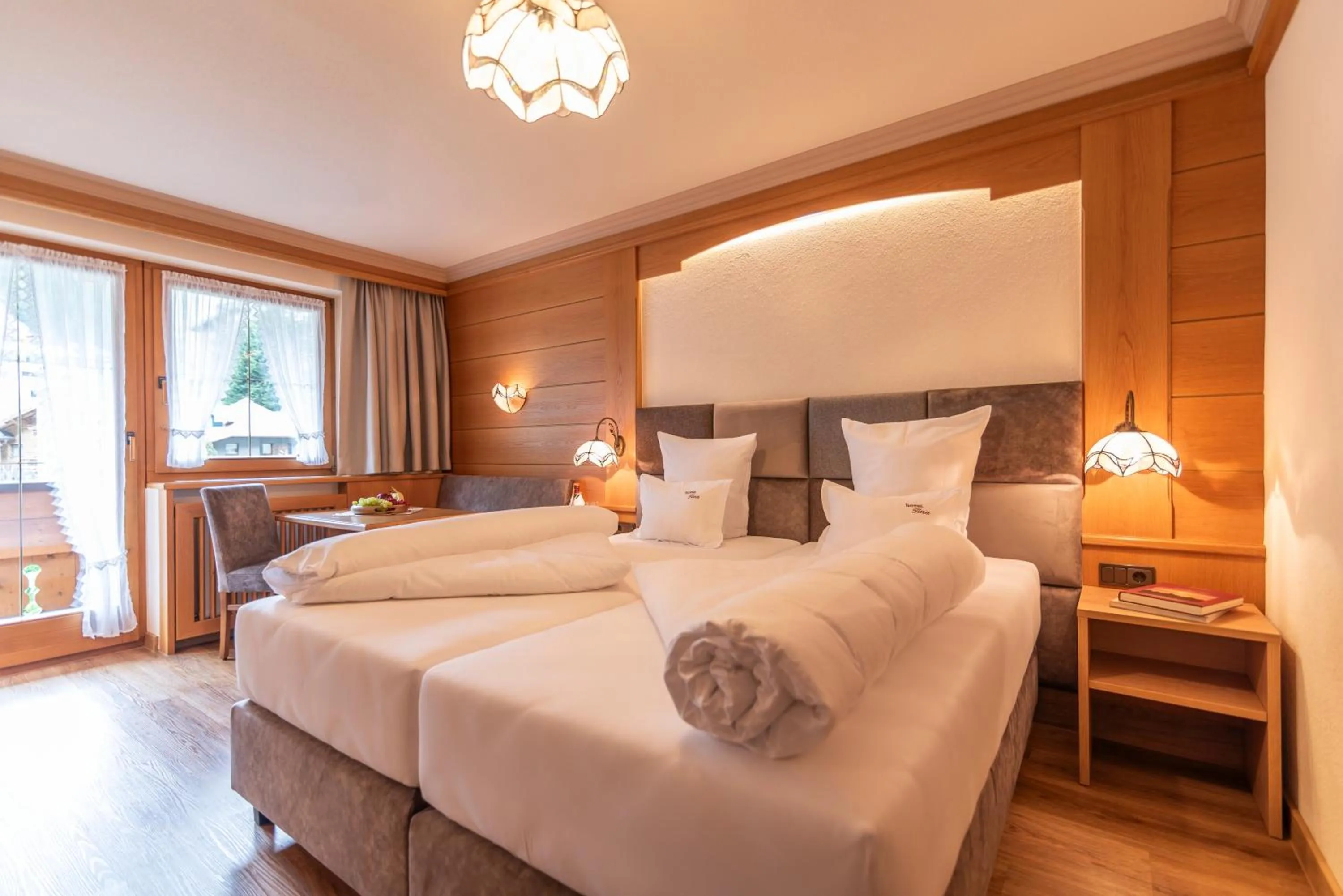 Photo of the whole room, Bed in Hotel Garni Apart TINA