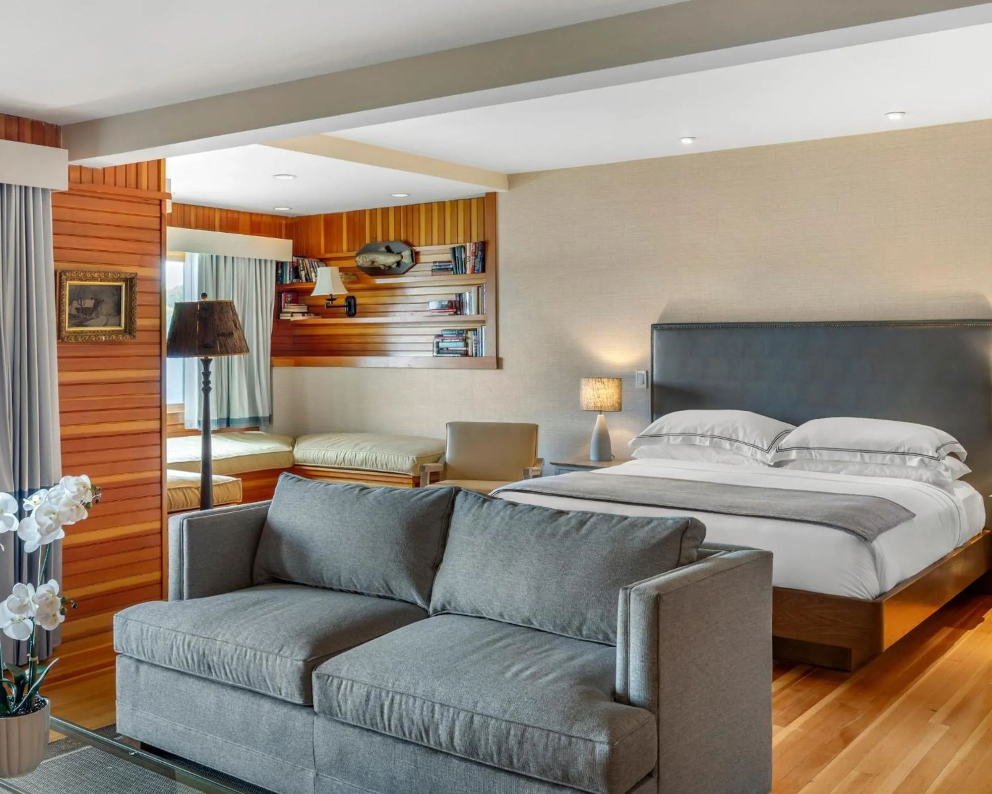 Photo of the whole room, Bed in Mill Falls Resort Collection at the Lake