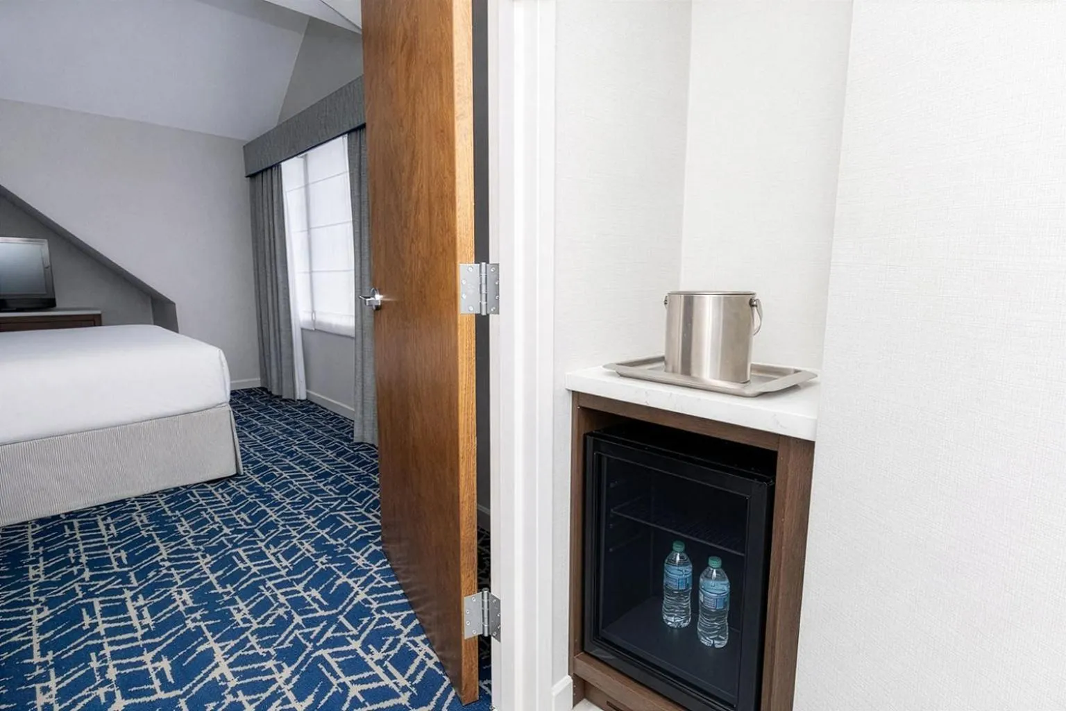 Bed in Mill Falls Resort Collection at the Lake