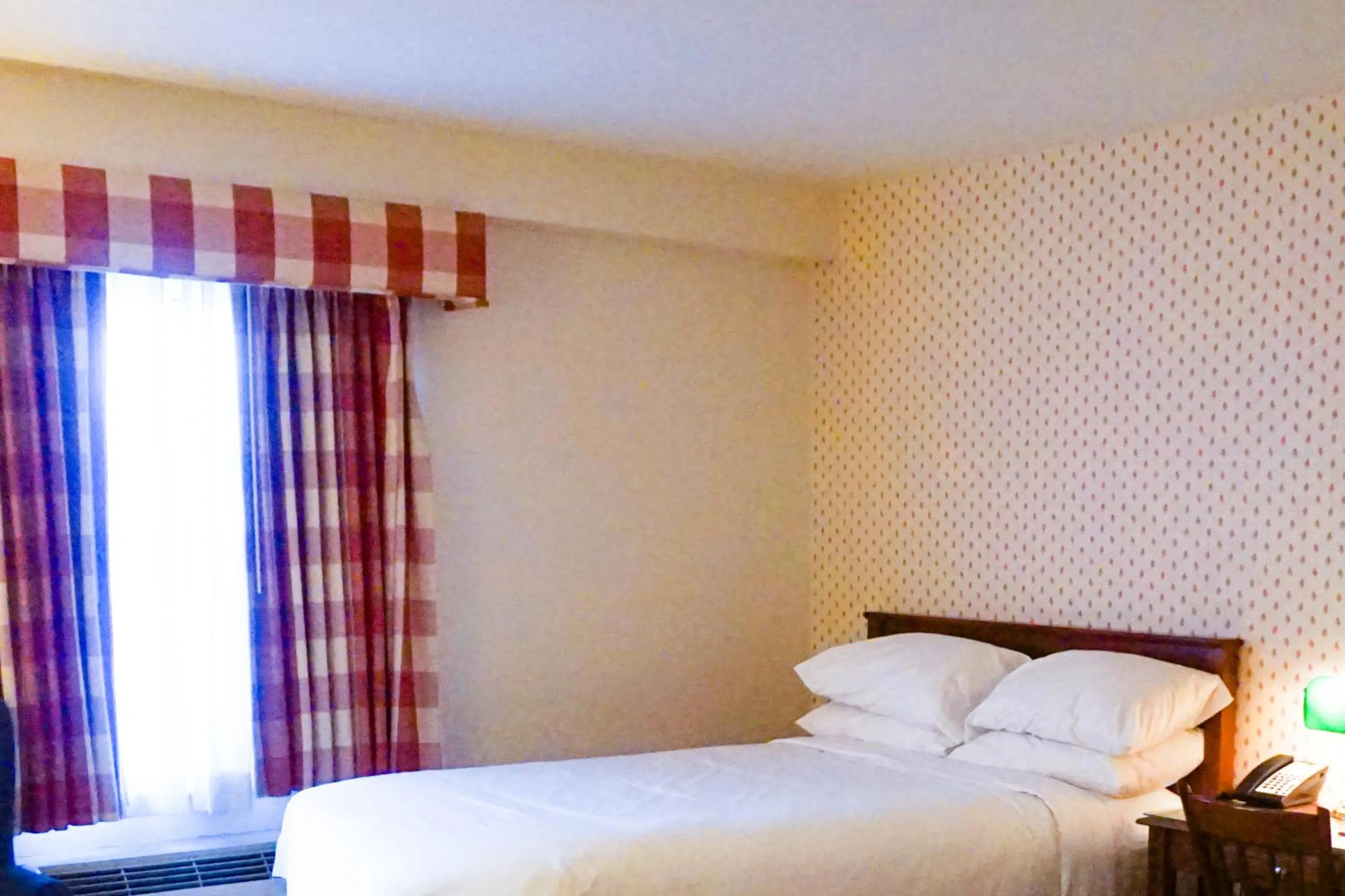 Bed in Mill Falls Resort Collection at the Lake