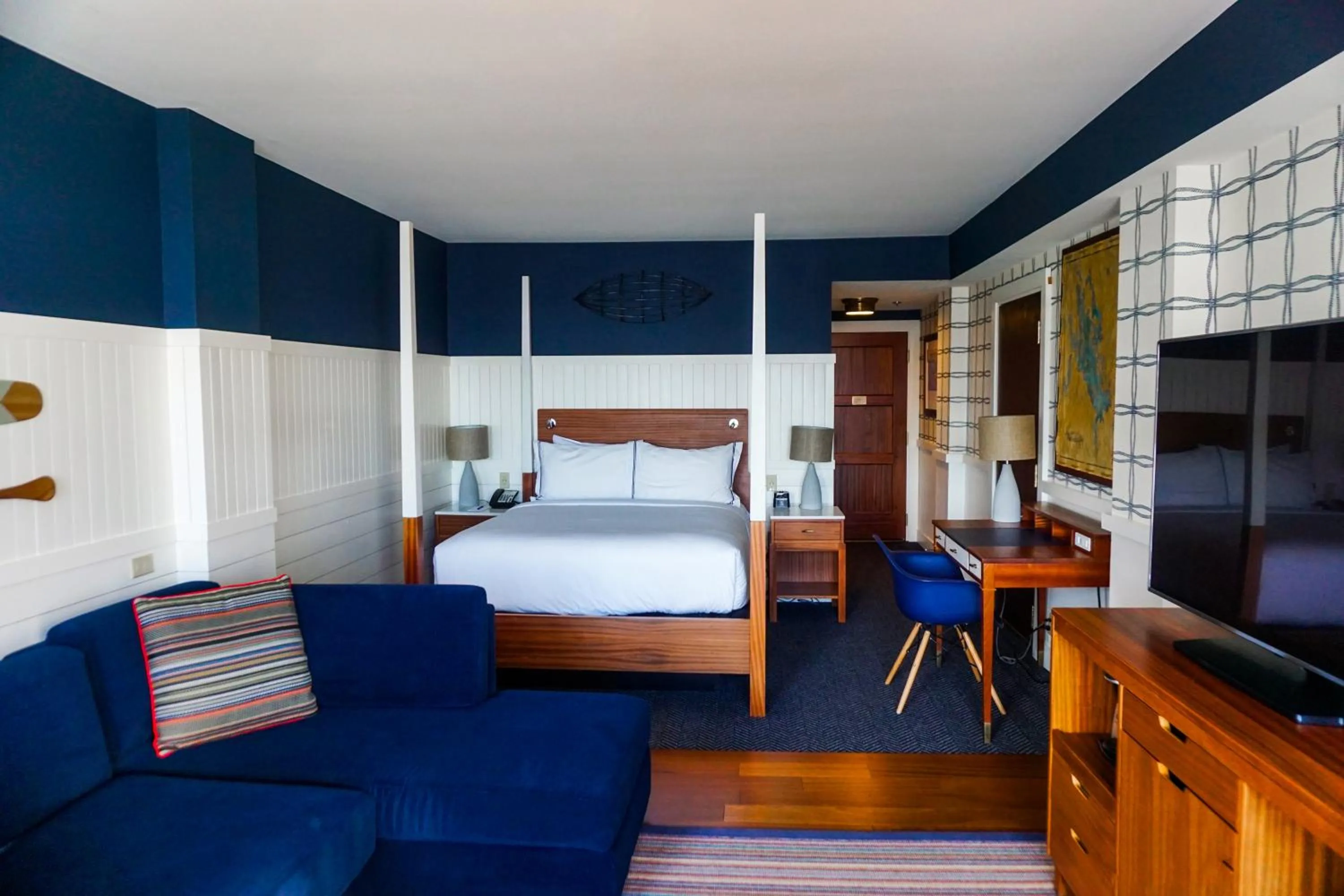 Bed in Mill Falls Resort Collection at the Lake