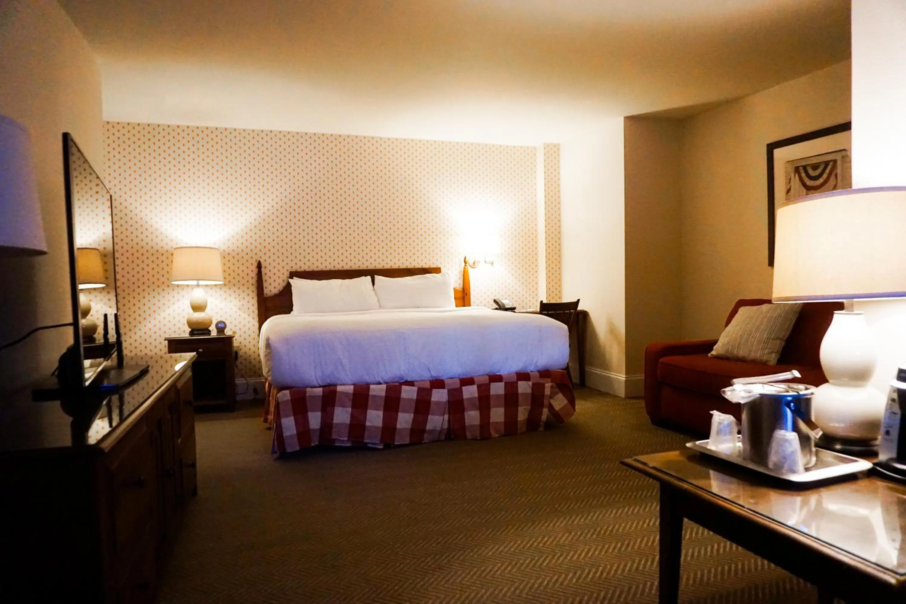 Bed in Mill Falls Resort Collection at the Lake