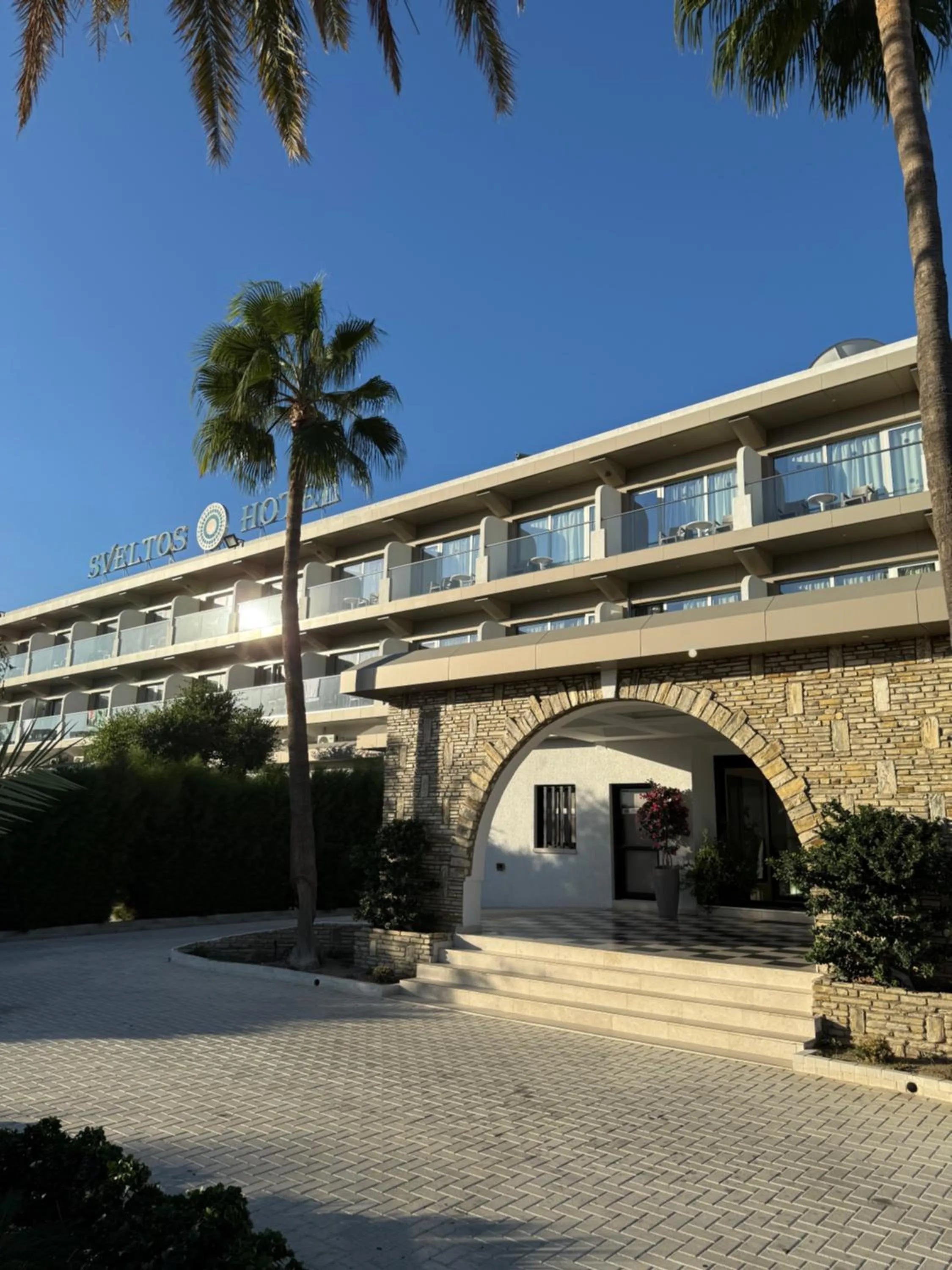 Facade/entrance in Sveltos Hotel