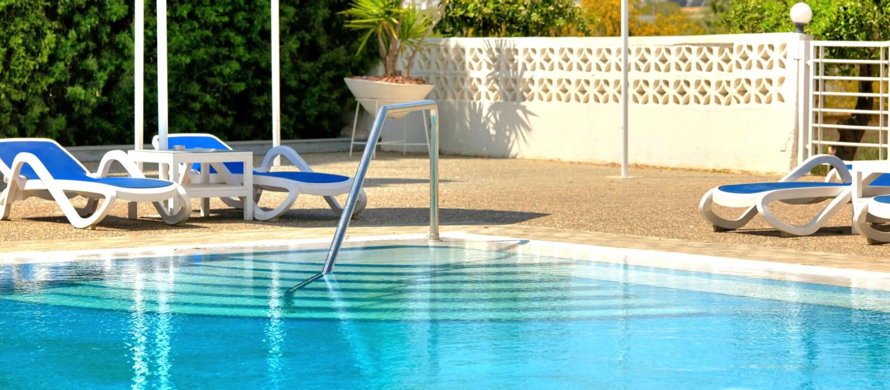 Swimming pool in Sveltos Hotel