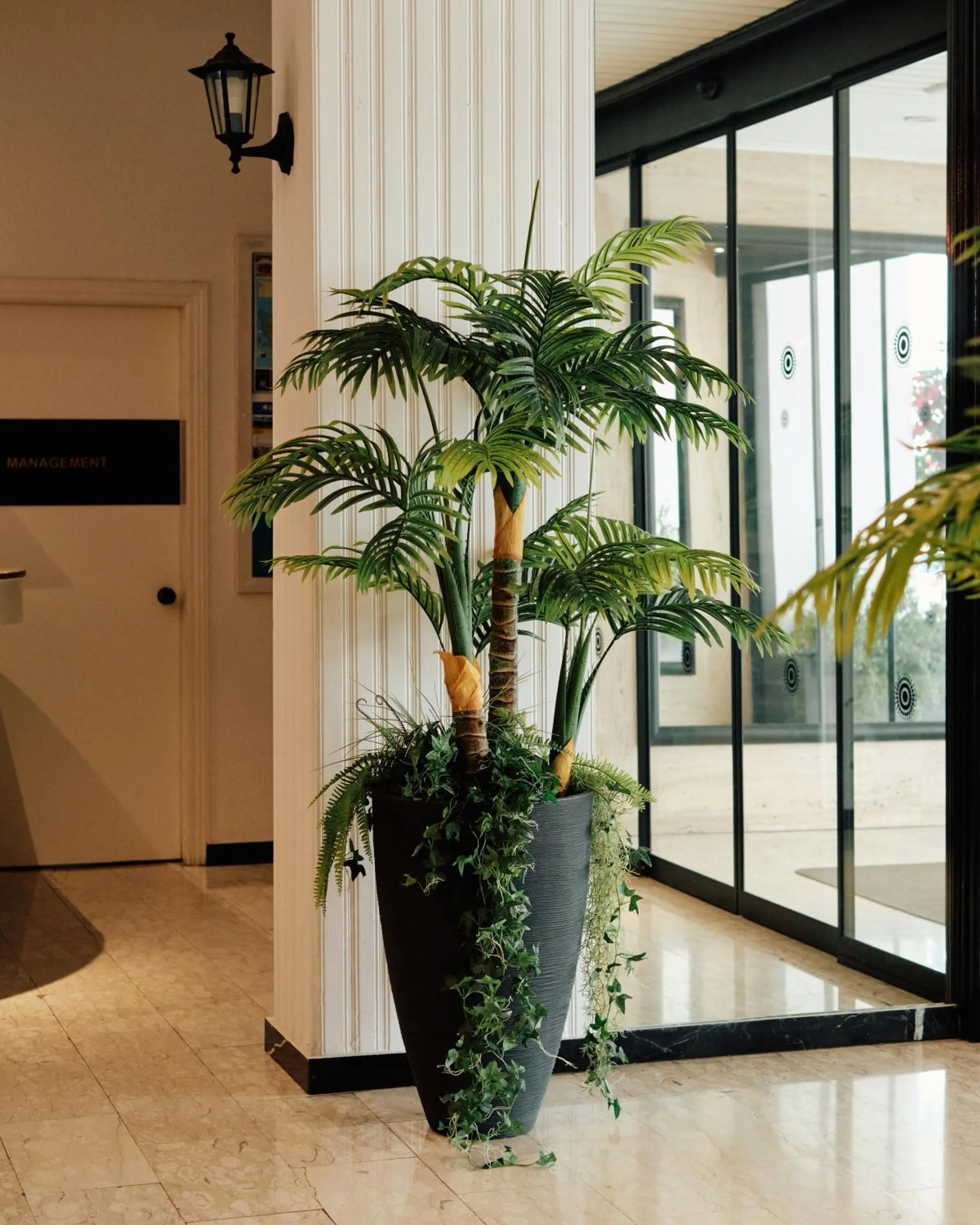 Facade/entrance in Sveltos Hotel