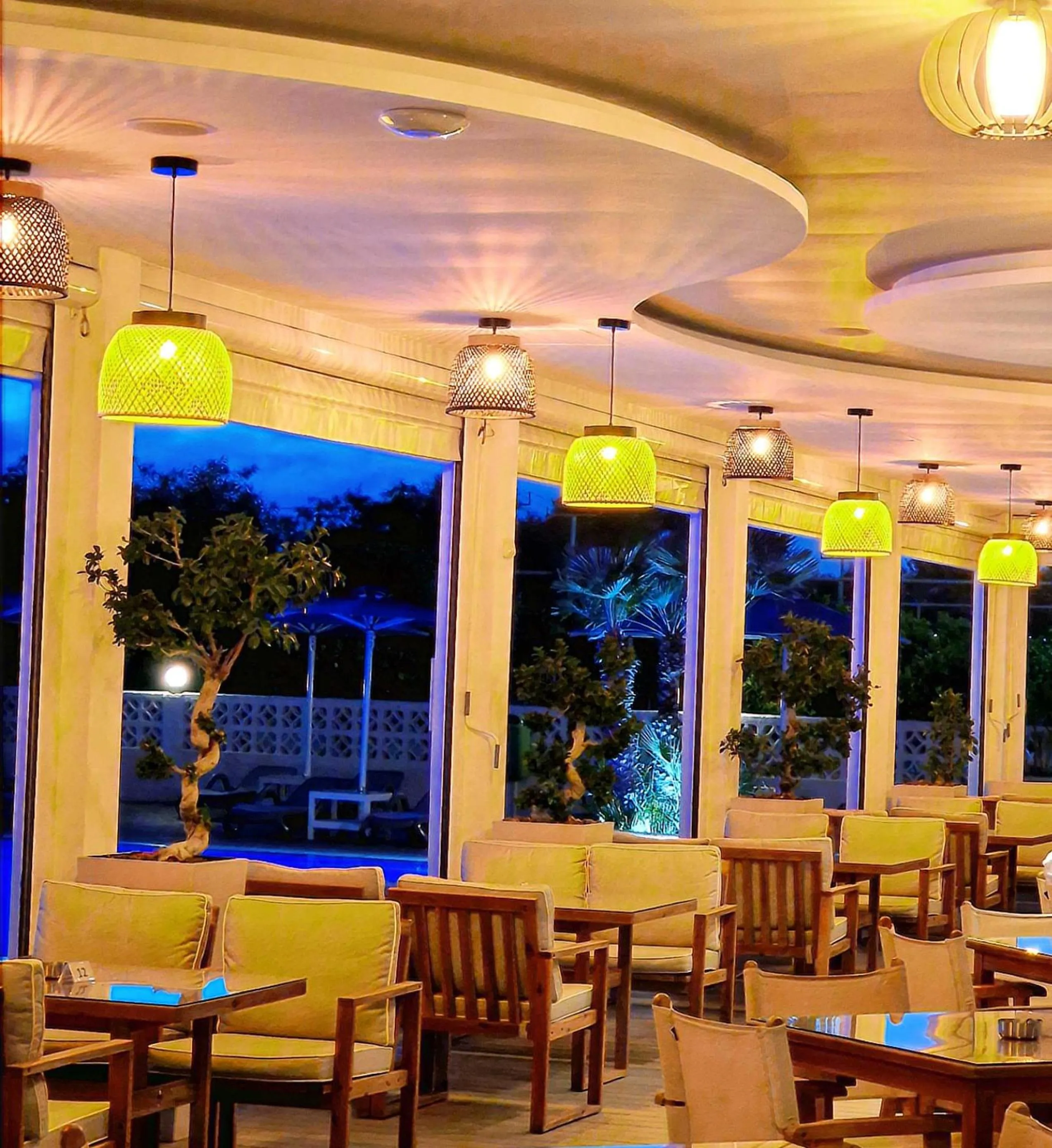 Restaurant/places to eat in Sveltos Hotel