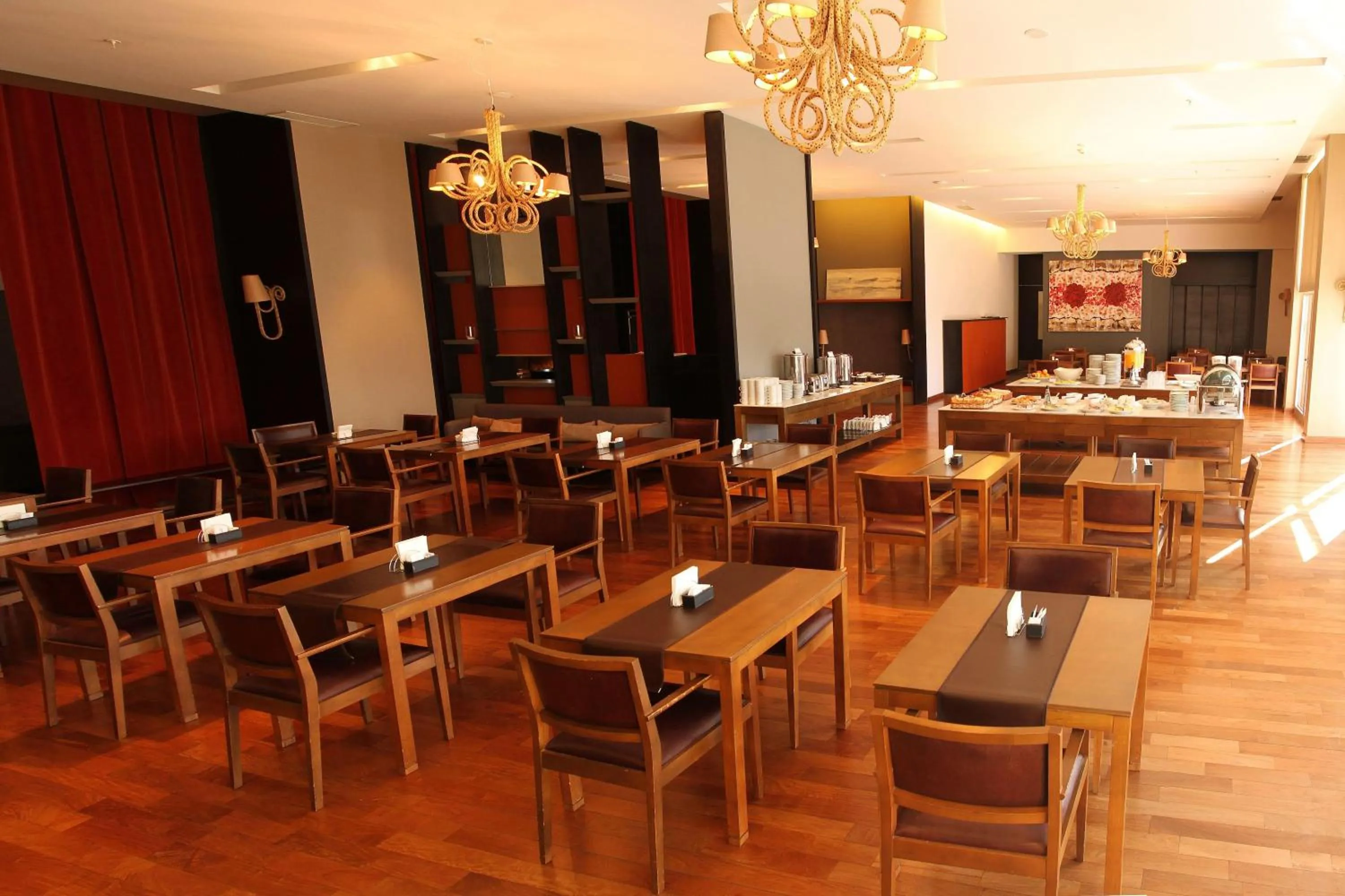 Restaurant/places to eat in Esplendor by Wyndham Mendoza