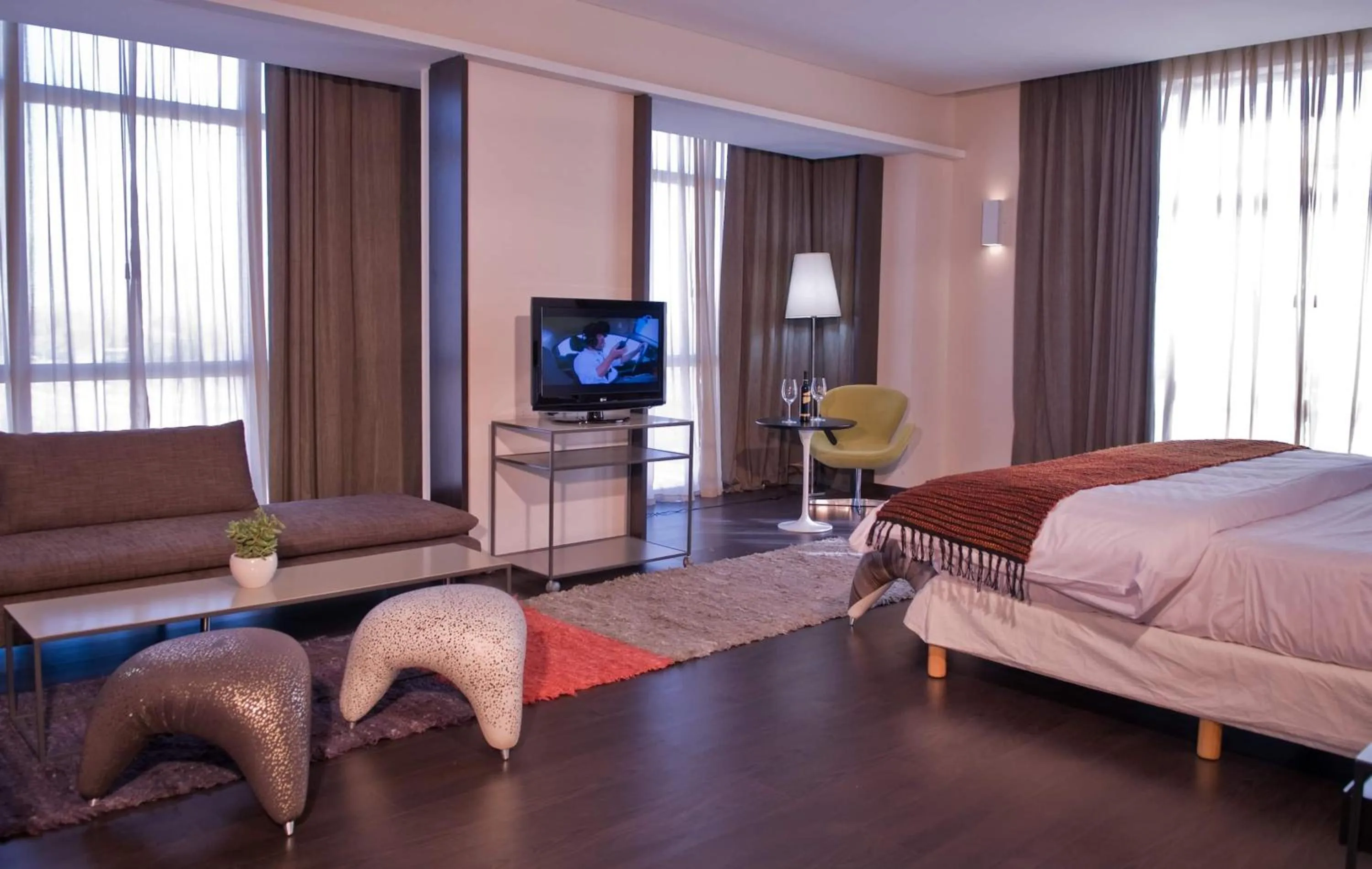 Photo of the whole room, Bed in Esplendor by Wyndham Mendoza