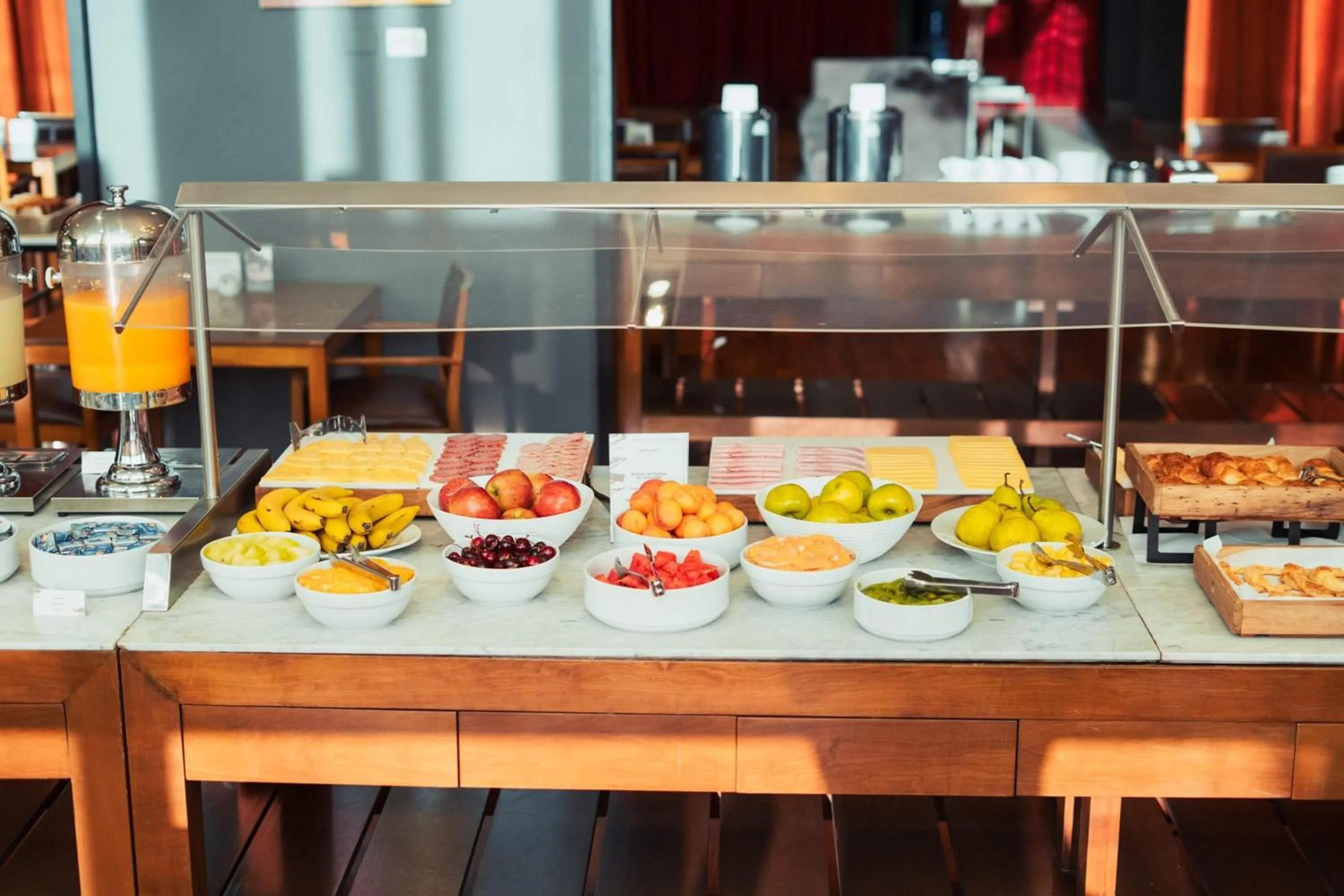 Restaurant/places to eat in Esplendor by Wyndham Mendoza