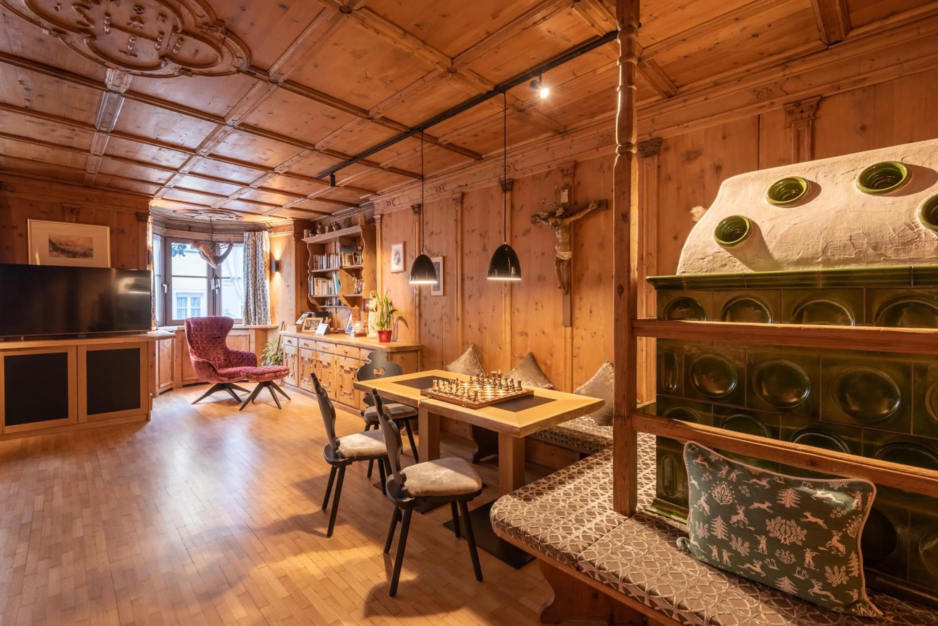 Communal lounge/ TV room in Posthotel Lamm