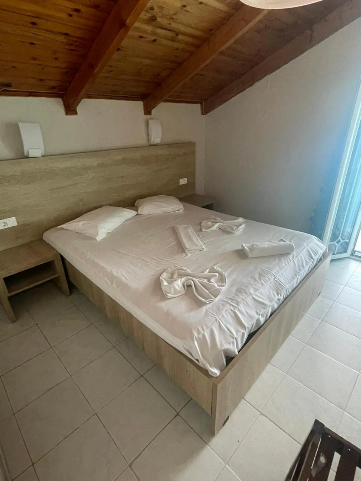 Bed in Clear Horizon