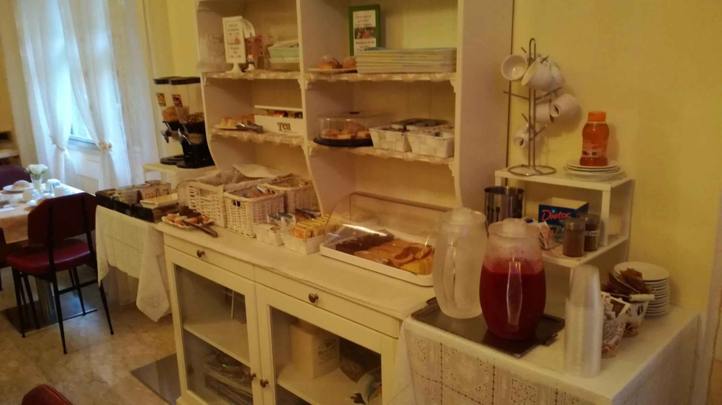 Continental breakfast in Villa Lauda B&B