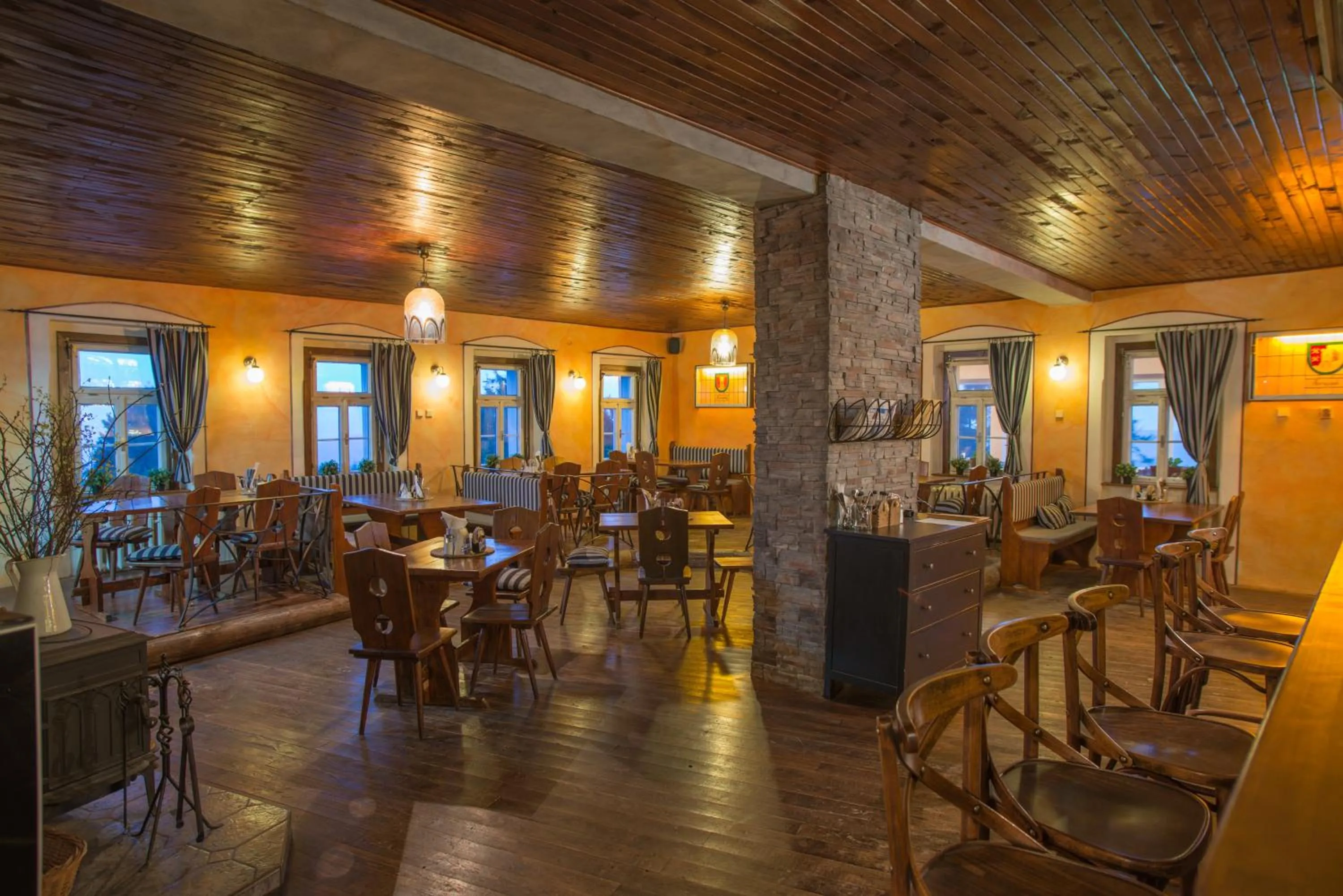 Restaurant/places to eat in Hotel Plesivec