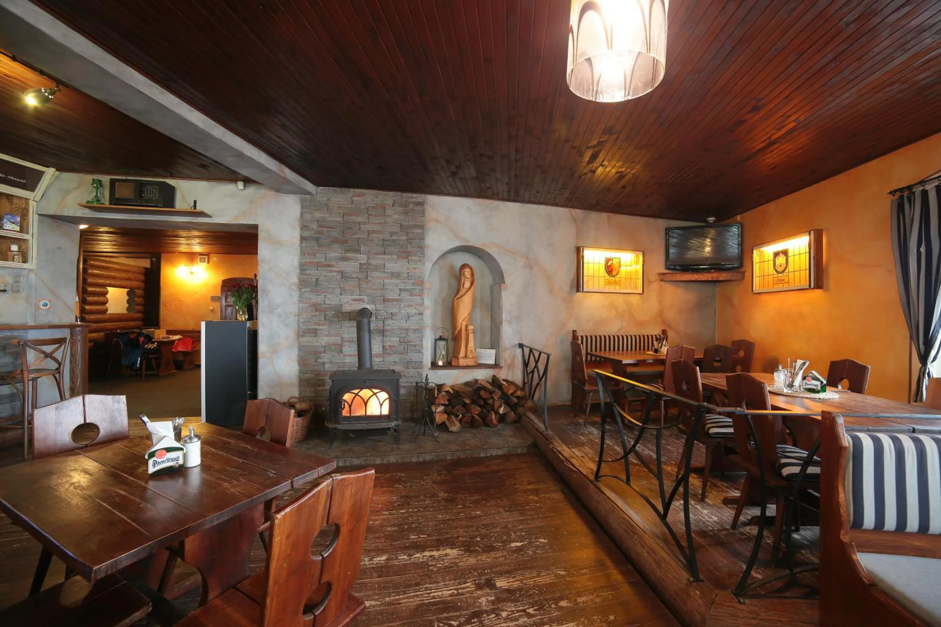 Restaurant/places to eat in Hotel Plesivec