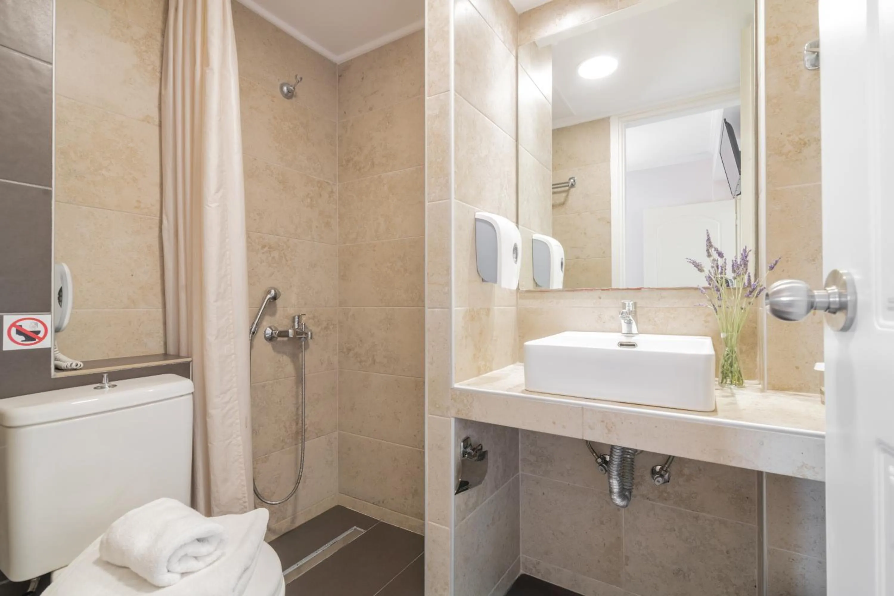 Shower in Hotel Varres