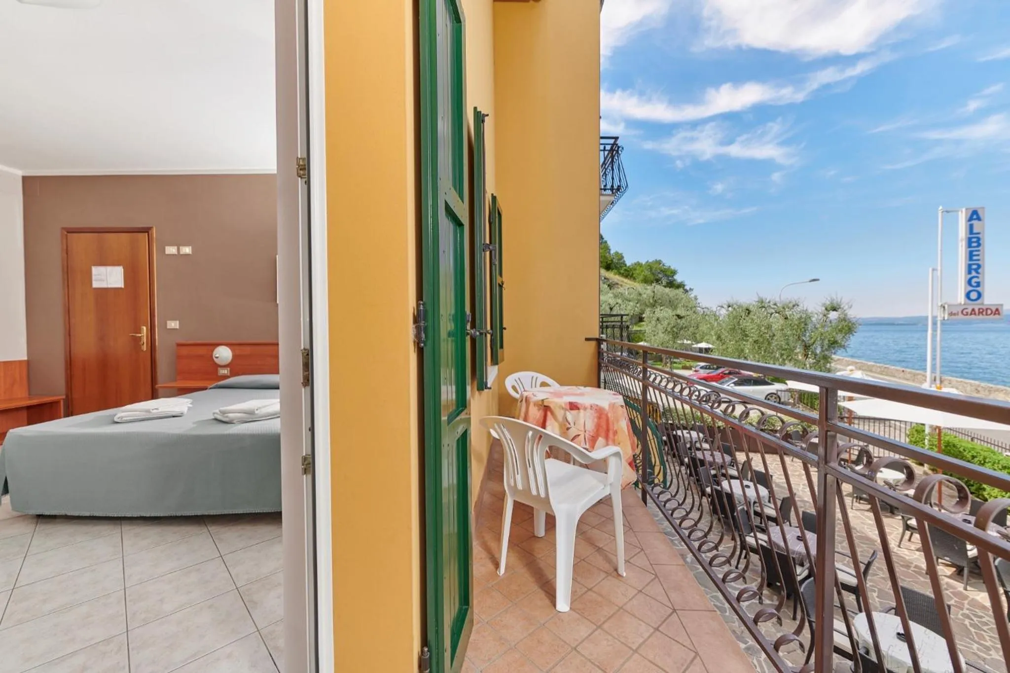 Balcony/Terrace, Bed in Albergo Del Garda
