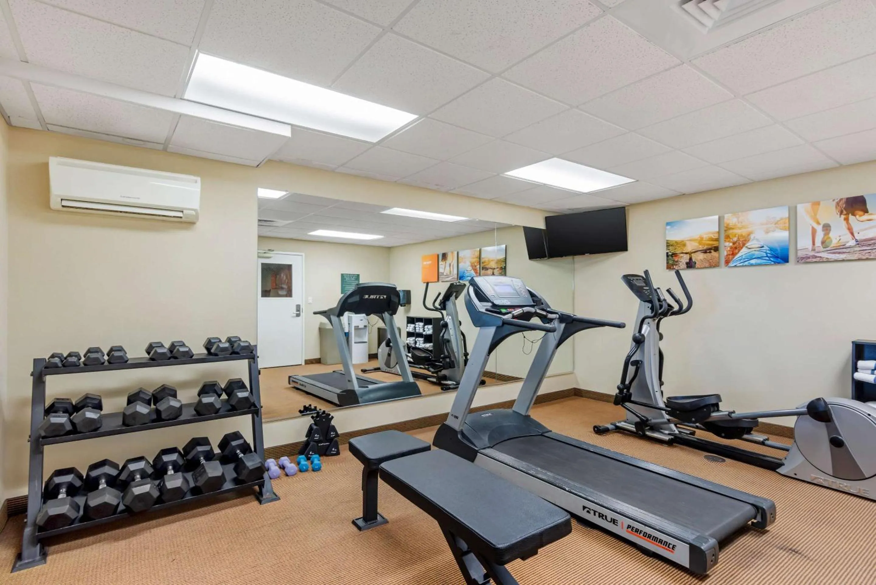 Fitness centre/facilities in Comfort Inn & Suites Dover near Speedway