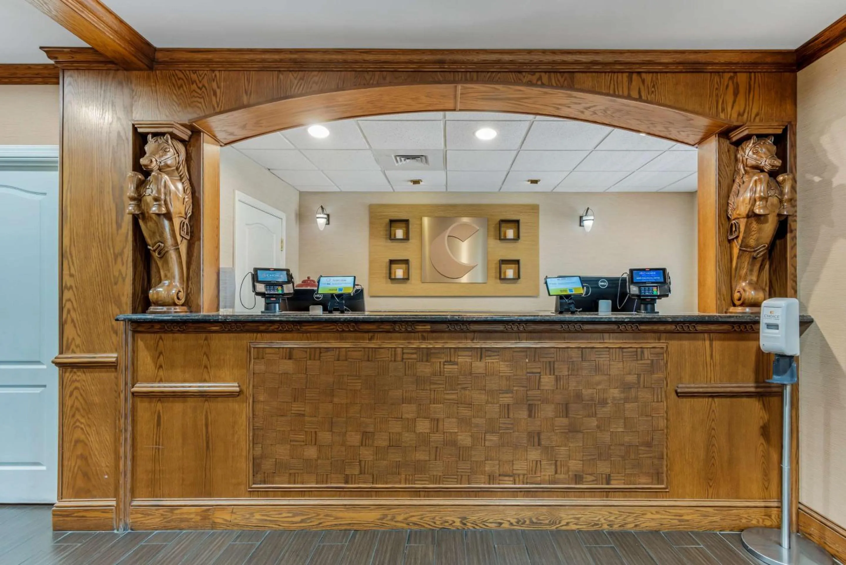 Lobby or reception in Comfort Inn & Suites Dover near Speedway
