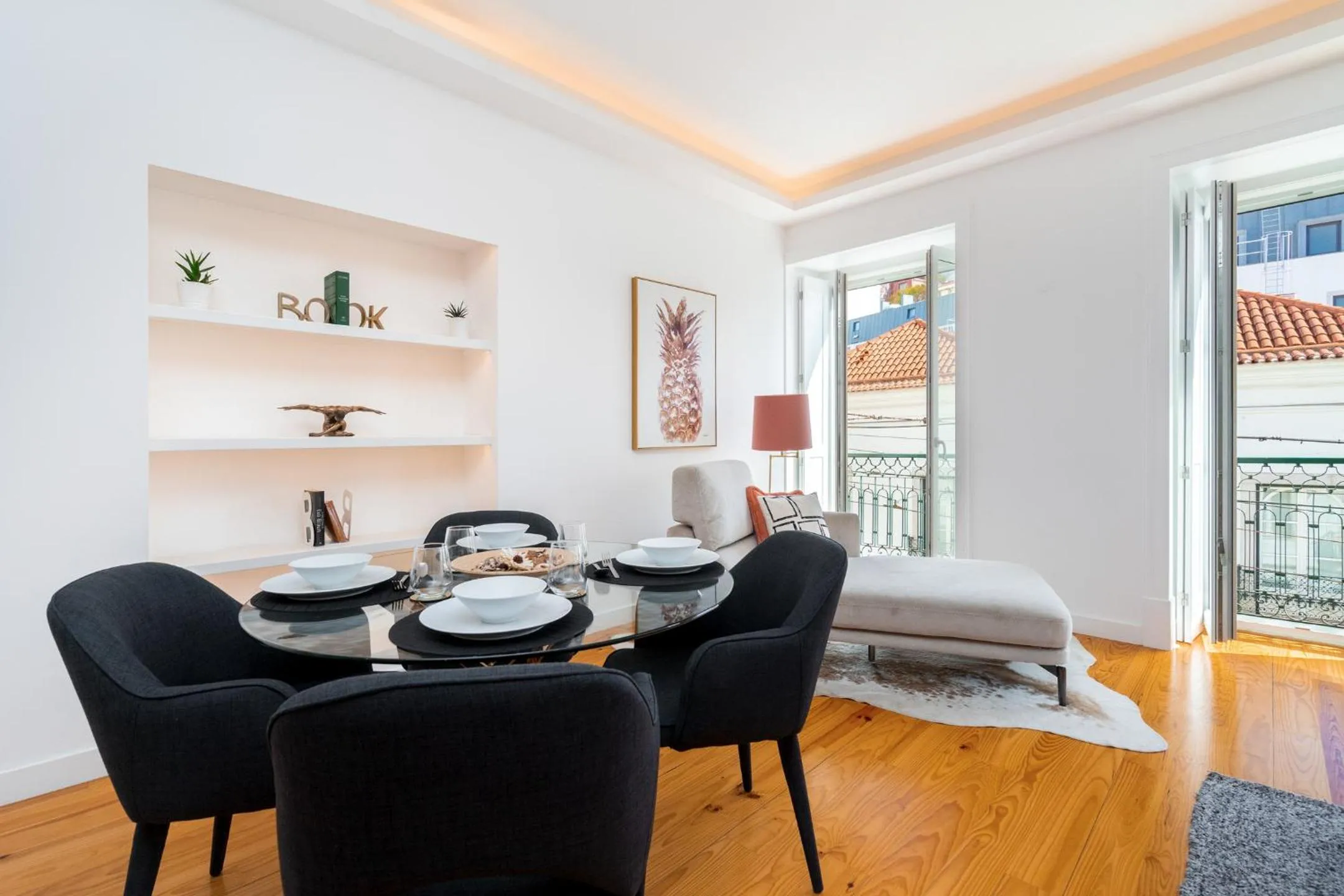 Dining area in LXLUXHOME - Combro Luxury Apartment