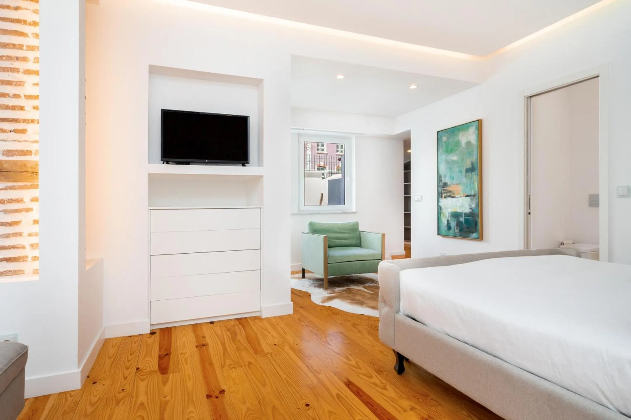 Photo of the whole room, Bed in LXLUXHOME - Combro Luxury Apartment