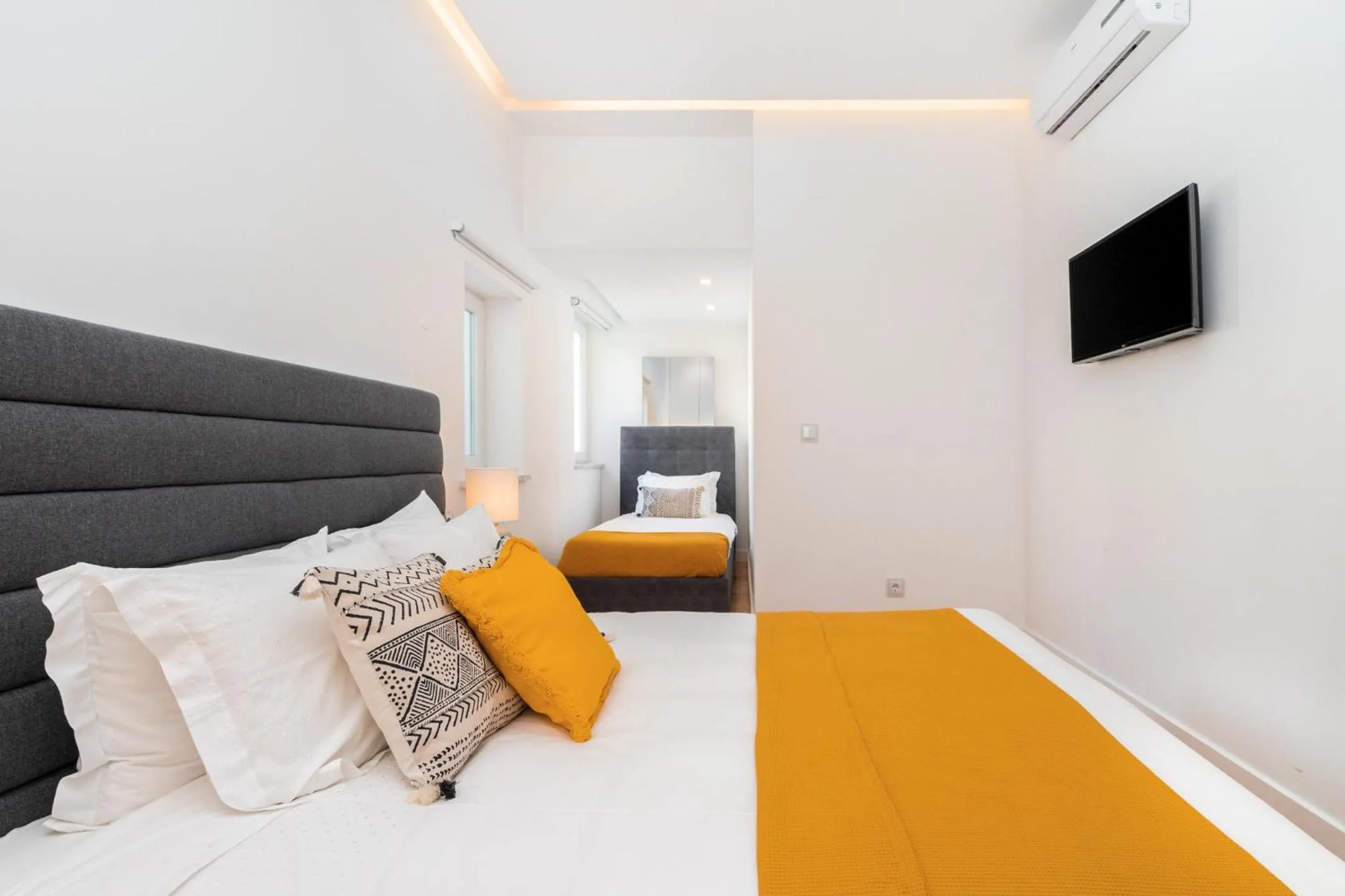 Bed in LXLUXHOME - Combro Luxury Apartment