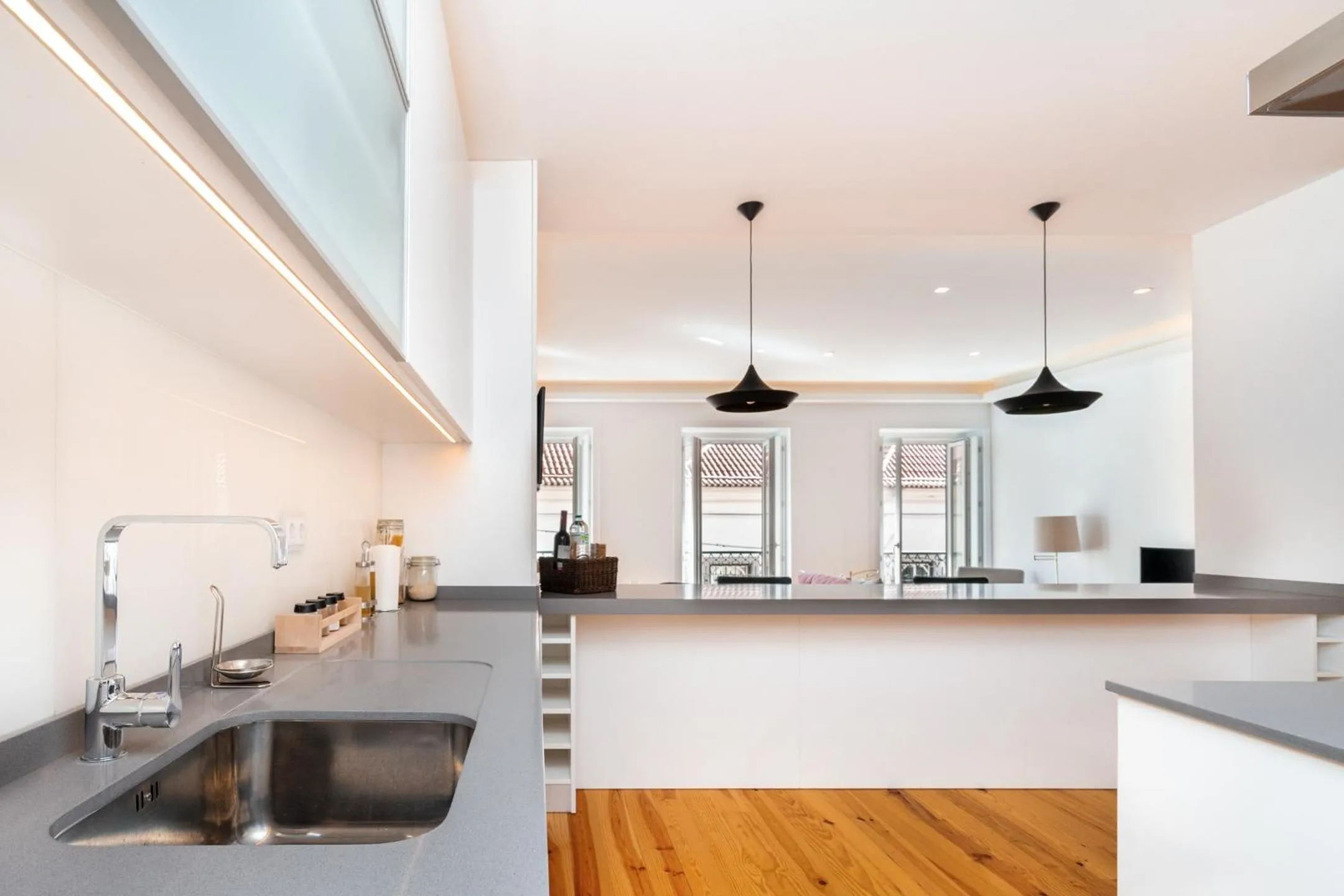 Kitchen or kitchenette in LXLUXHOME - Combro Luxury Apartment
