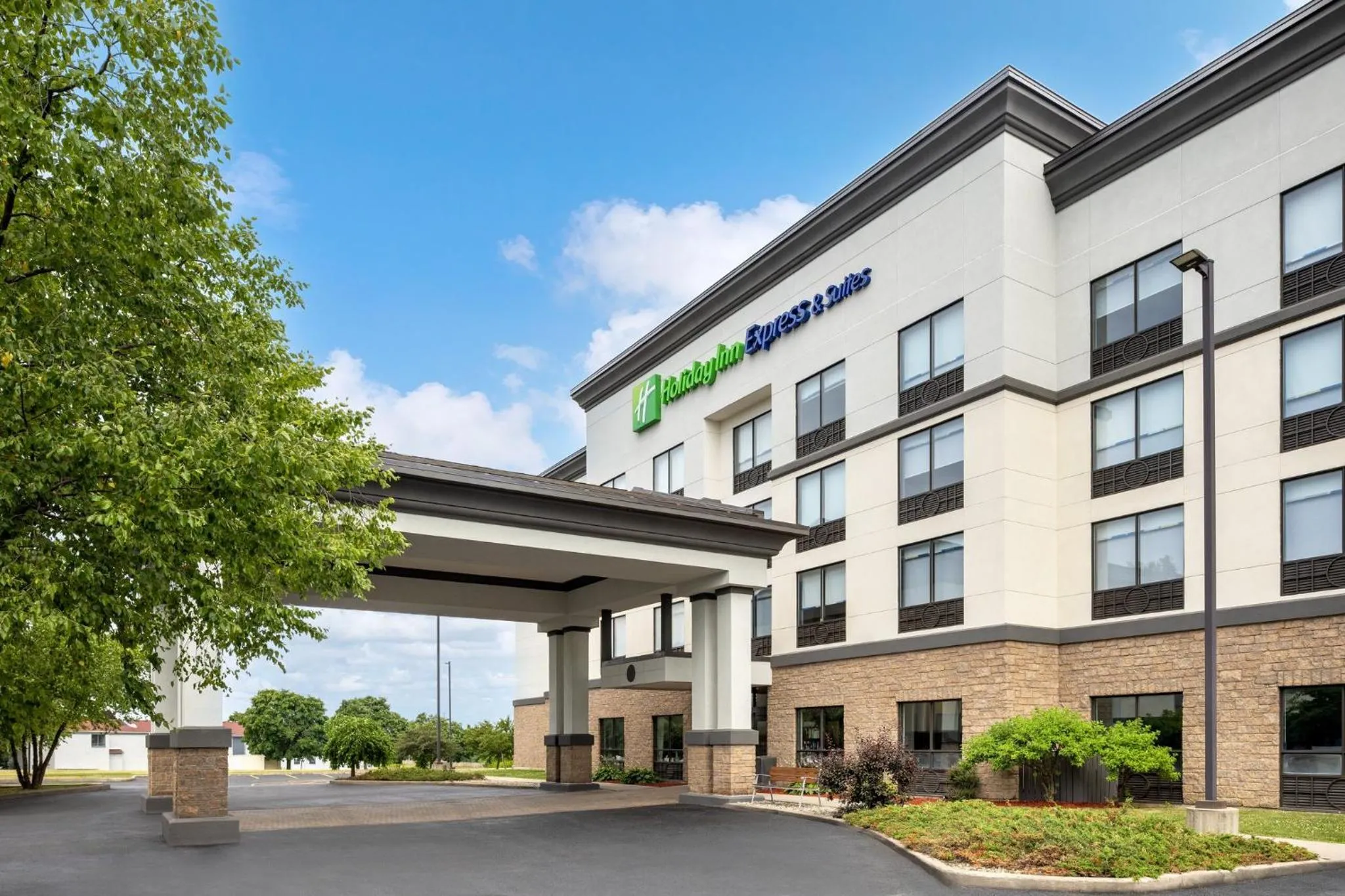 Property building in Holiday Inn Express Hotel & Suites Brockville by IHG