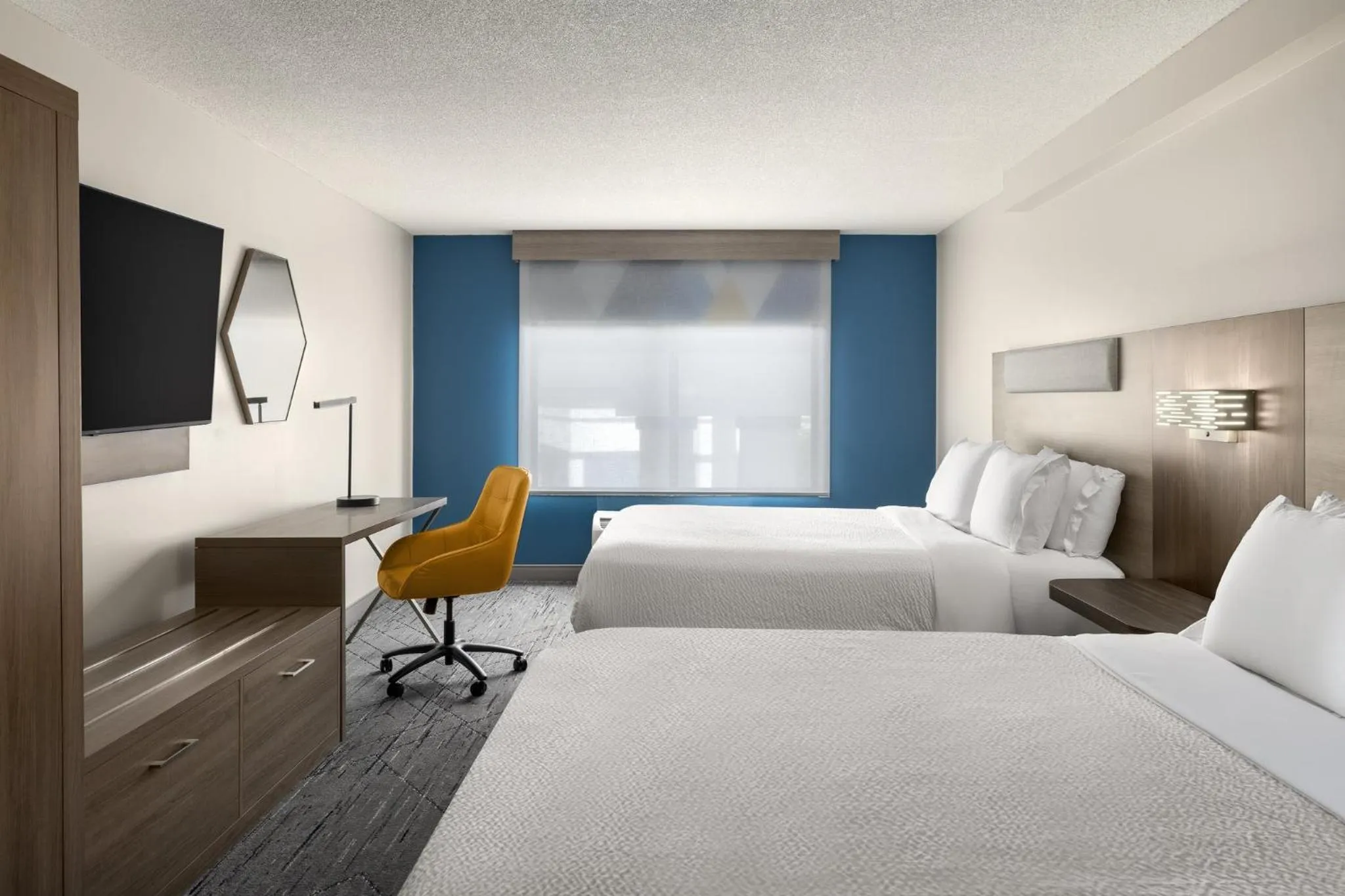 Photo of the whole room, Bed in Holiday Inn Express Hotel & Suites Brockville by IHG