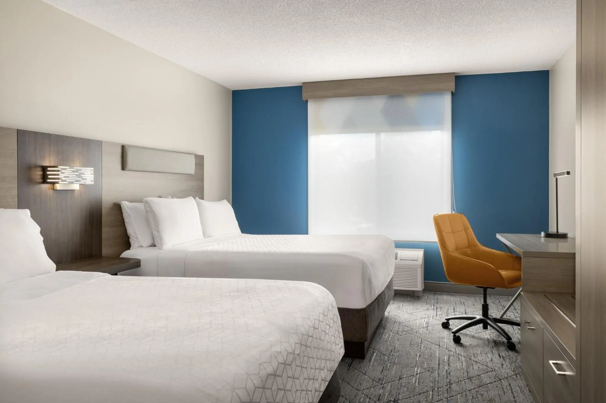 Photo of the whole room, Bed in Holiday Inn Express Hotel & Suites Brockville by IHG