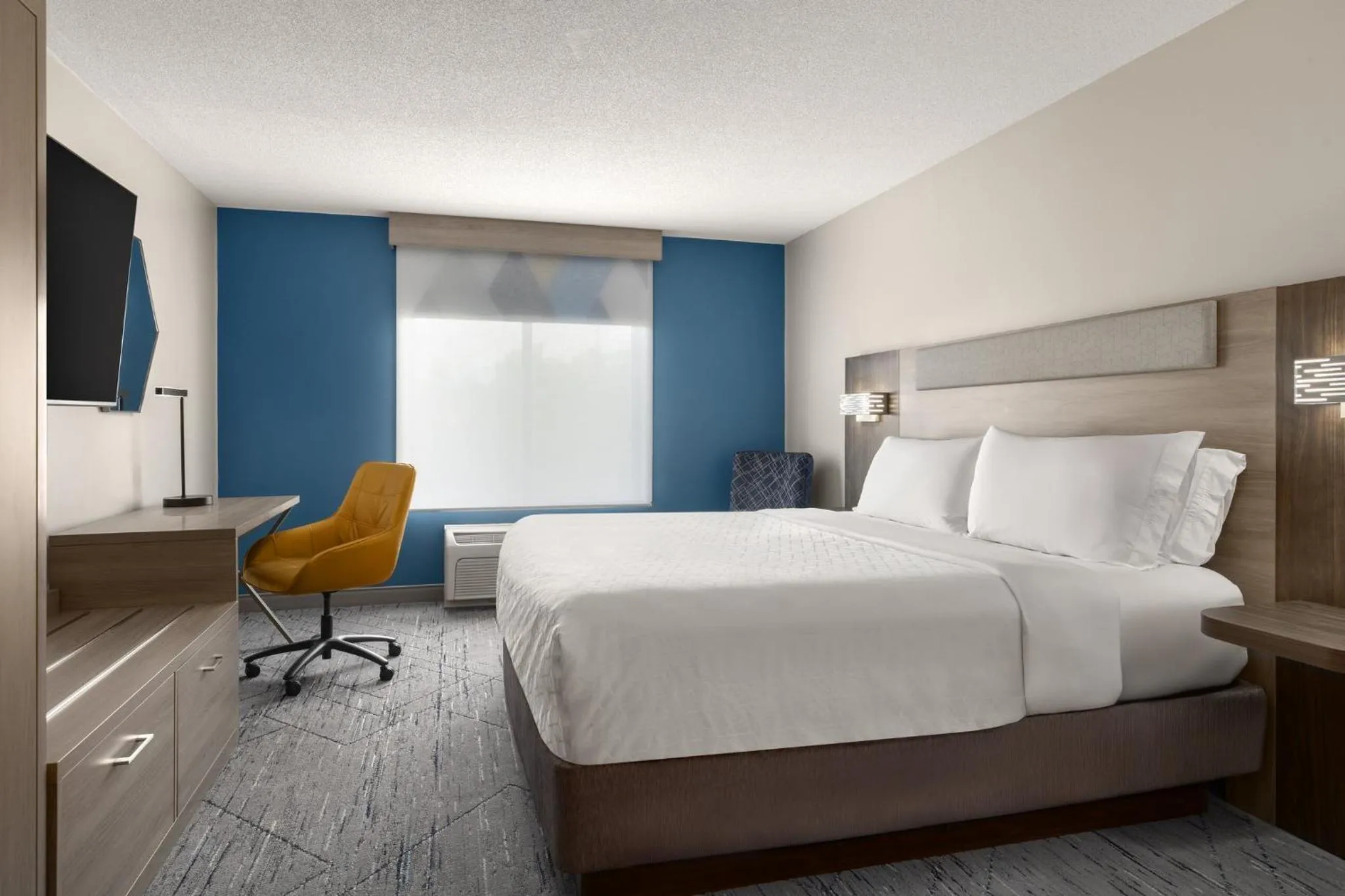 Photo of the whole room, Bed in Holiday Inn Express Hotel & Suites Brockville by IHG