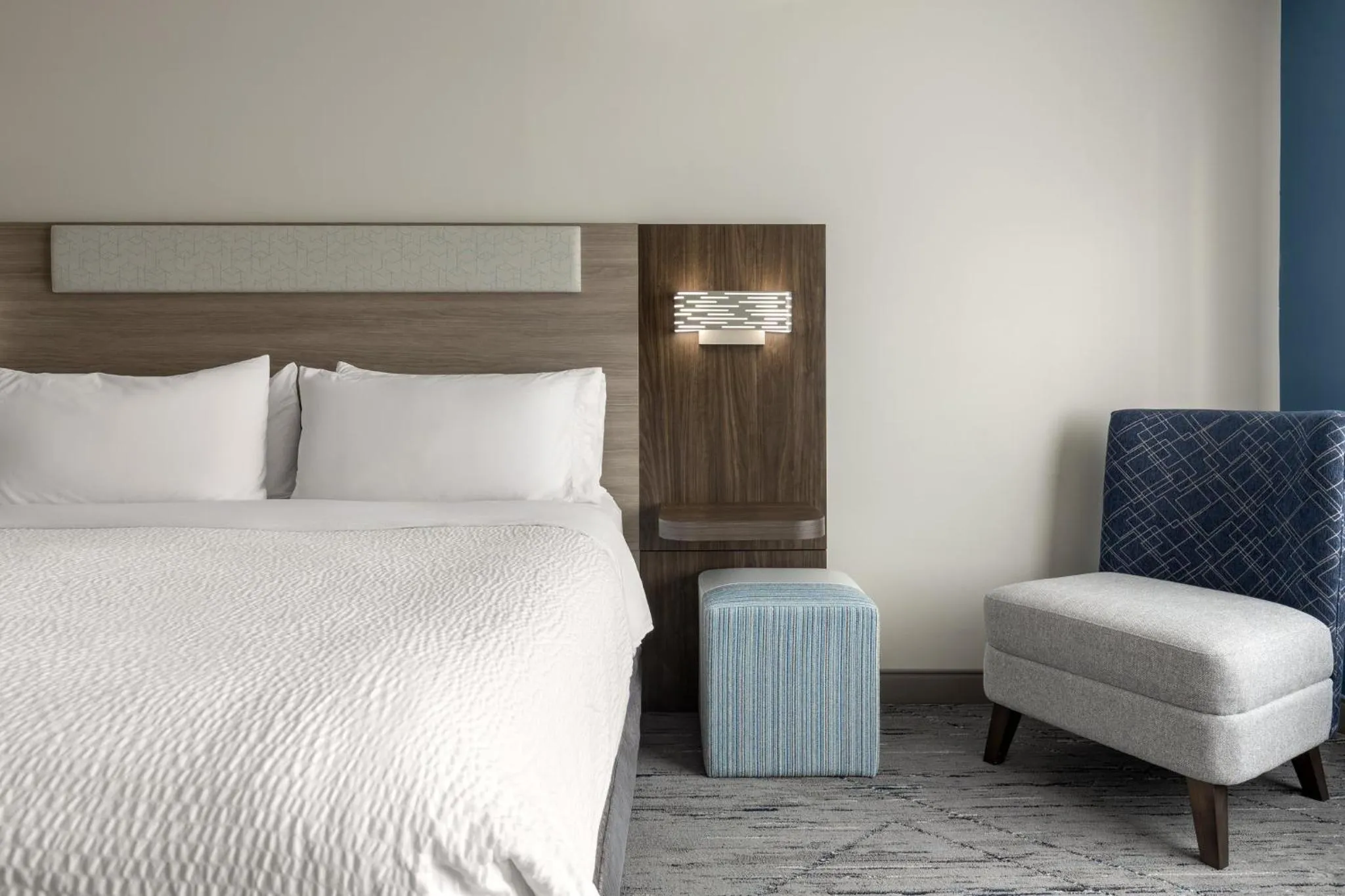 Photo of the whole room, Bed in Holiday Inn Express Hotel & Suites Brockville by IHG