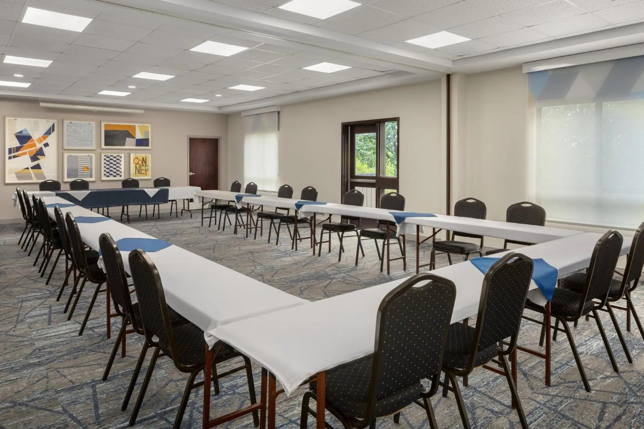 Meeting/conference room in Holiday Inn Express Hotel & Suites Brockville by IHG