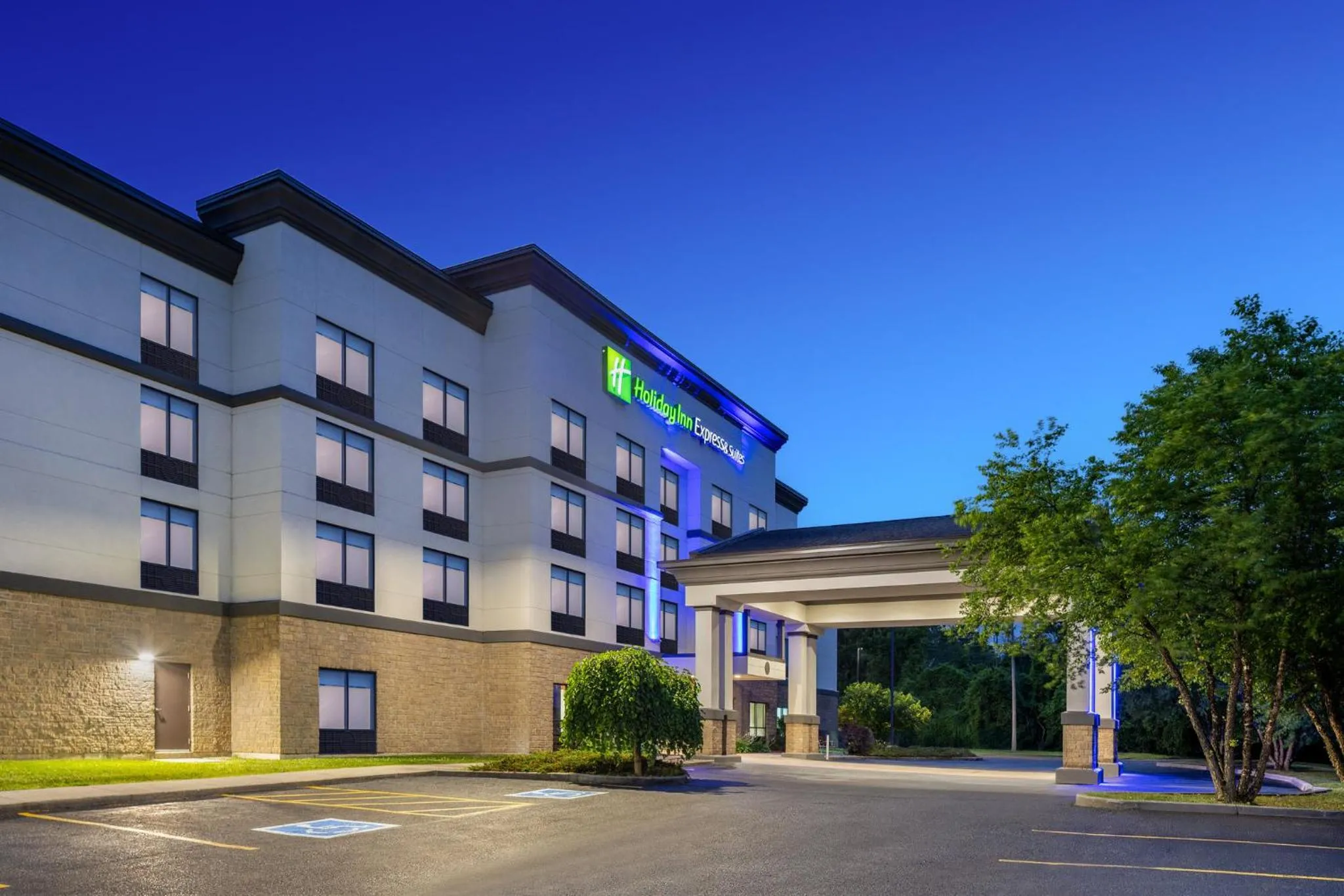 Property building in Holiday Inn Express Hotel & Suites Brockville by IHG