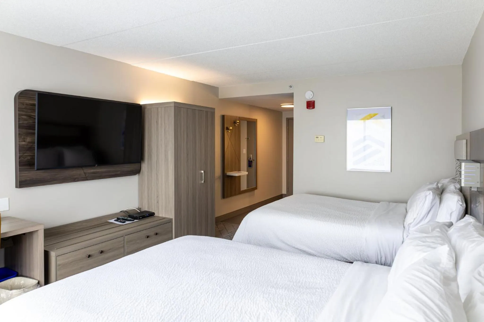 Photo of the whole room, Bed in Holiday Inn Express Hotel & Suites Brockville by IHG