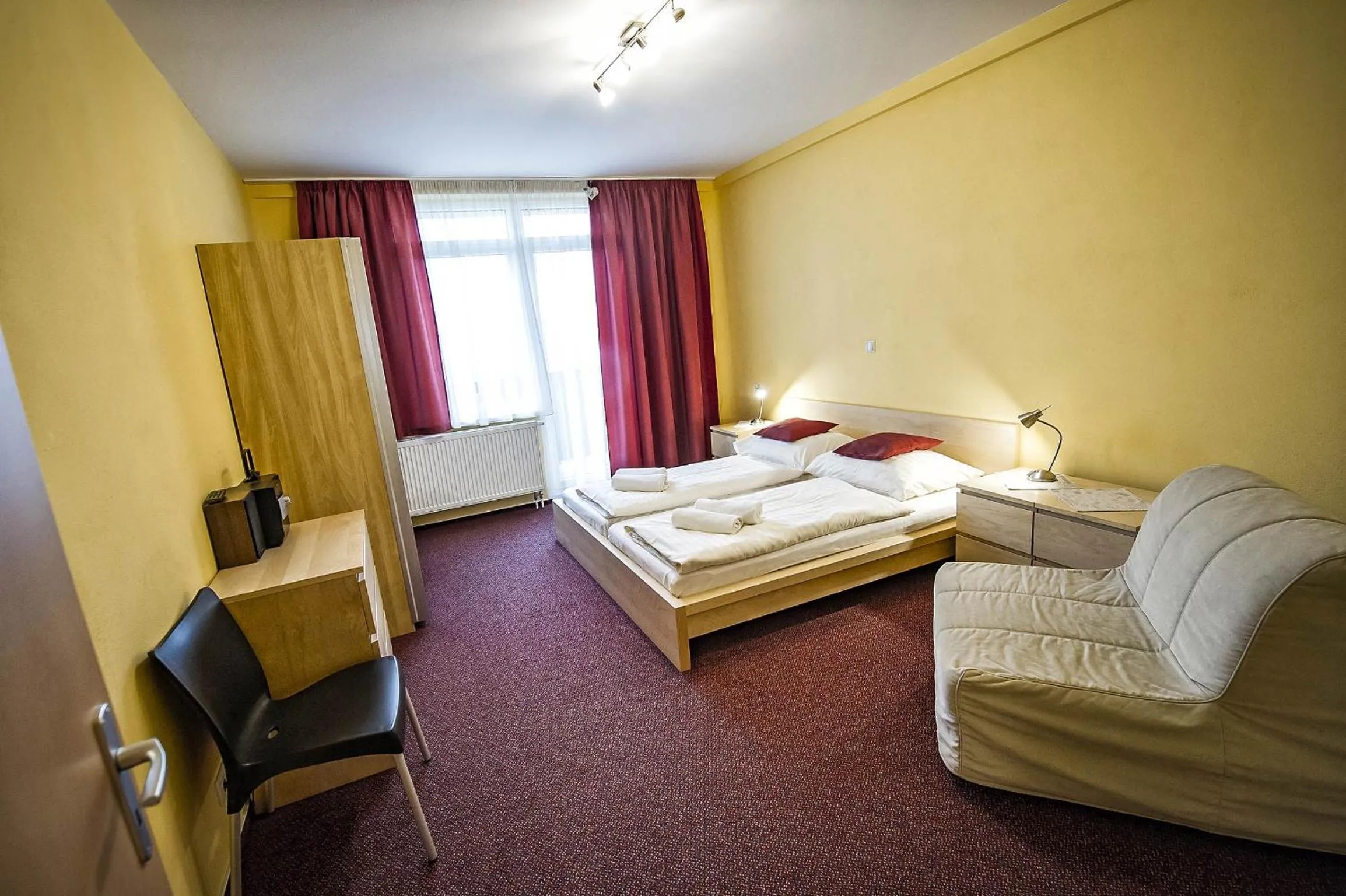 Bed in Privat Galfy