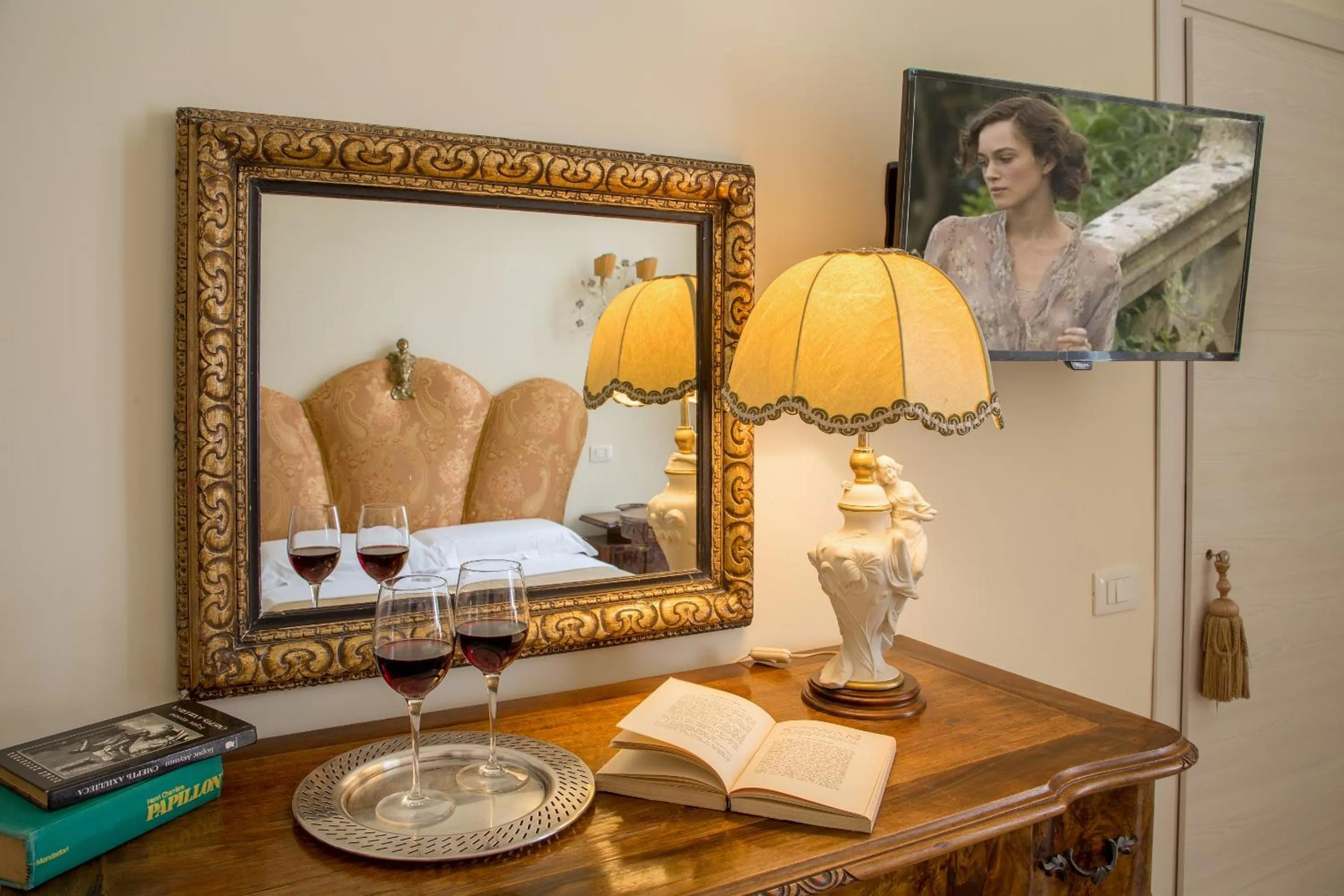 Decorative detail in Roma Central Guest House