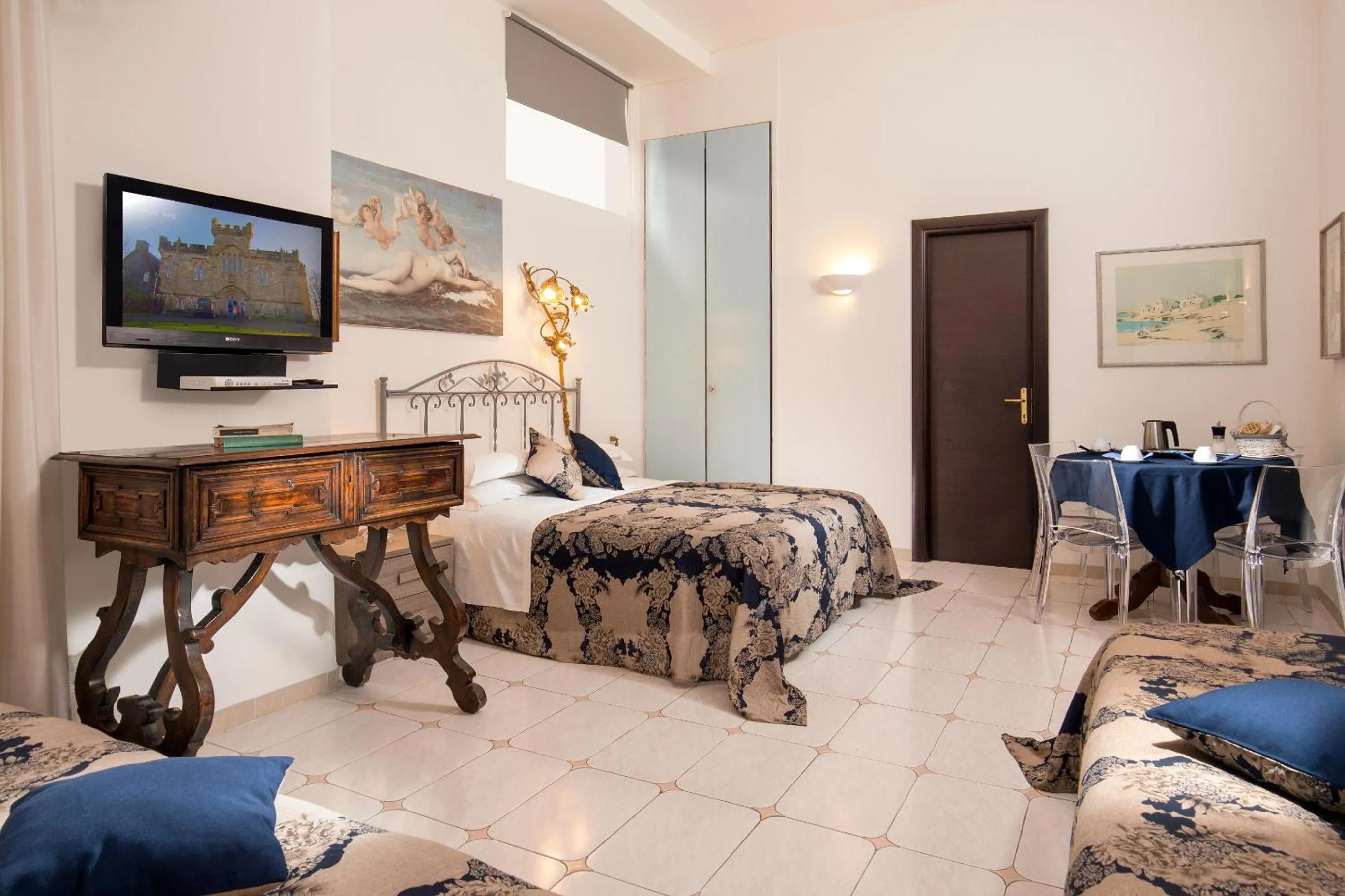 Roma Central Guest House