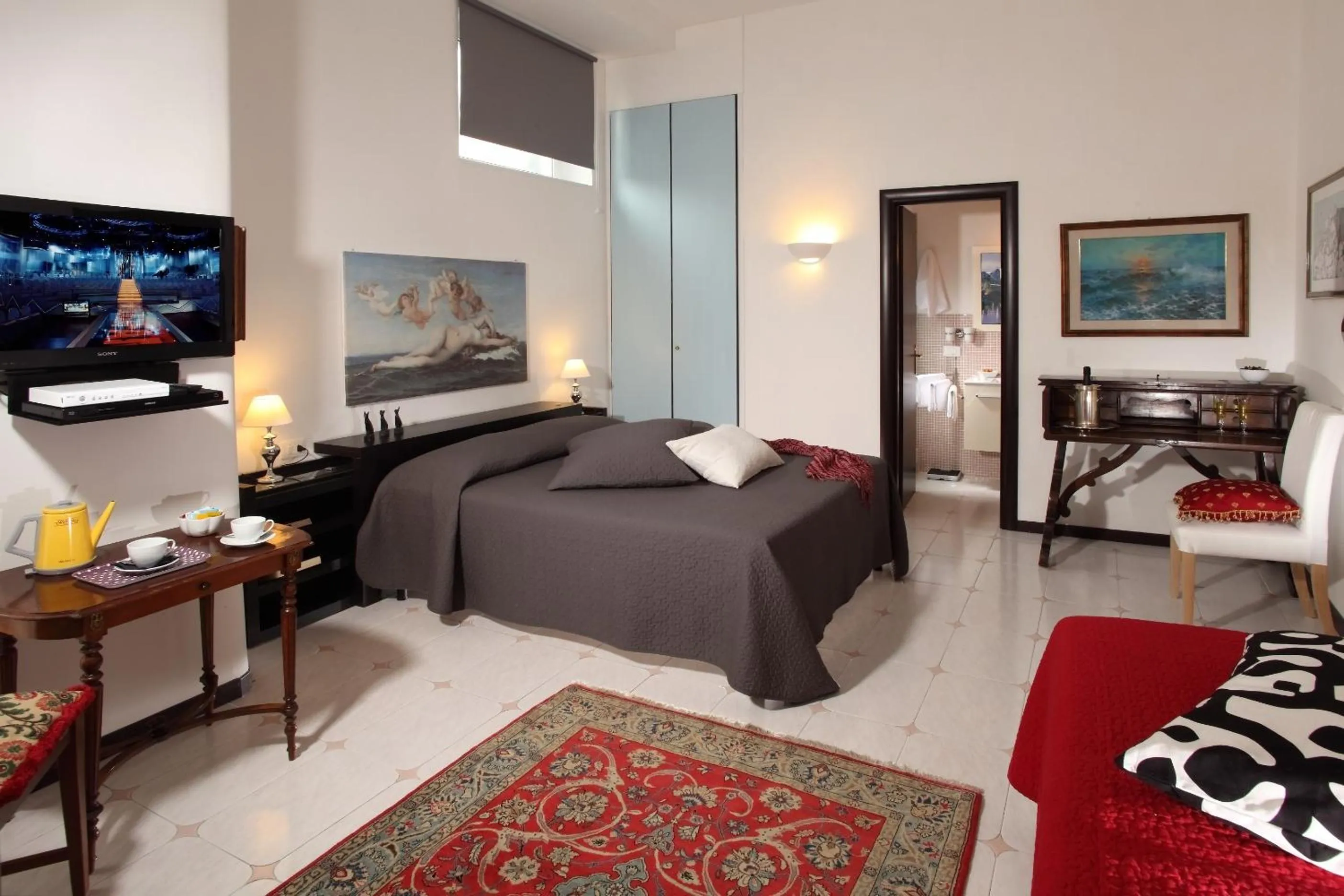 Photo of the whole room, Bed in Roma Central Guest House